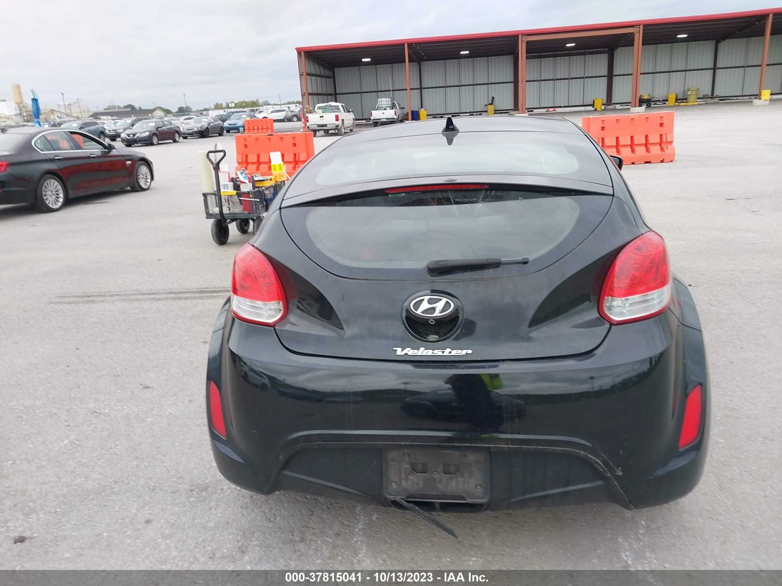 Photo 15 VIN: KMHTC6AD5GU281445 - HYUNDAI VELOSTER 