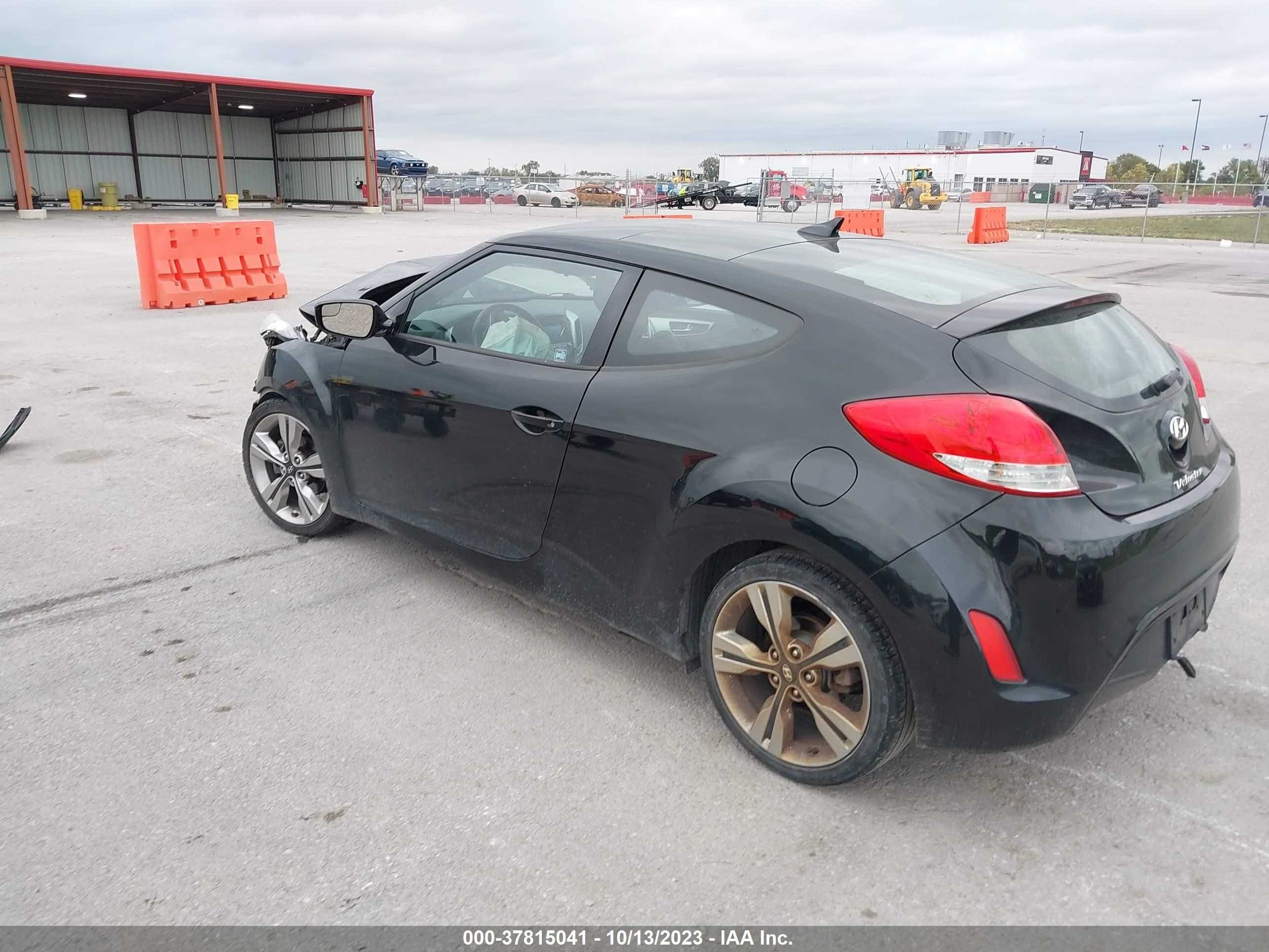 Photo 2 VIN: KMHTC6AD5GU281445 - HYUNDAI VELOSTER 