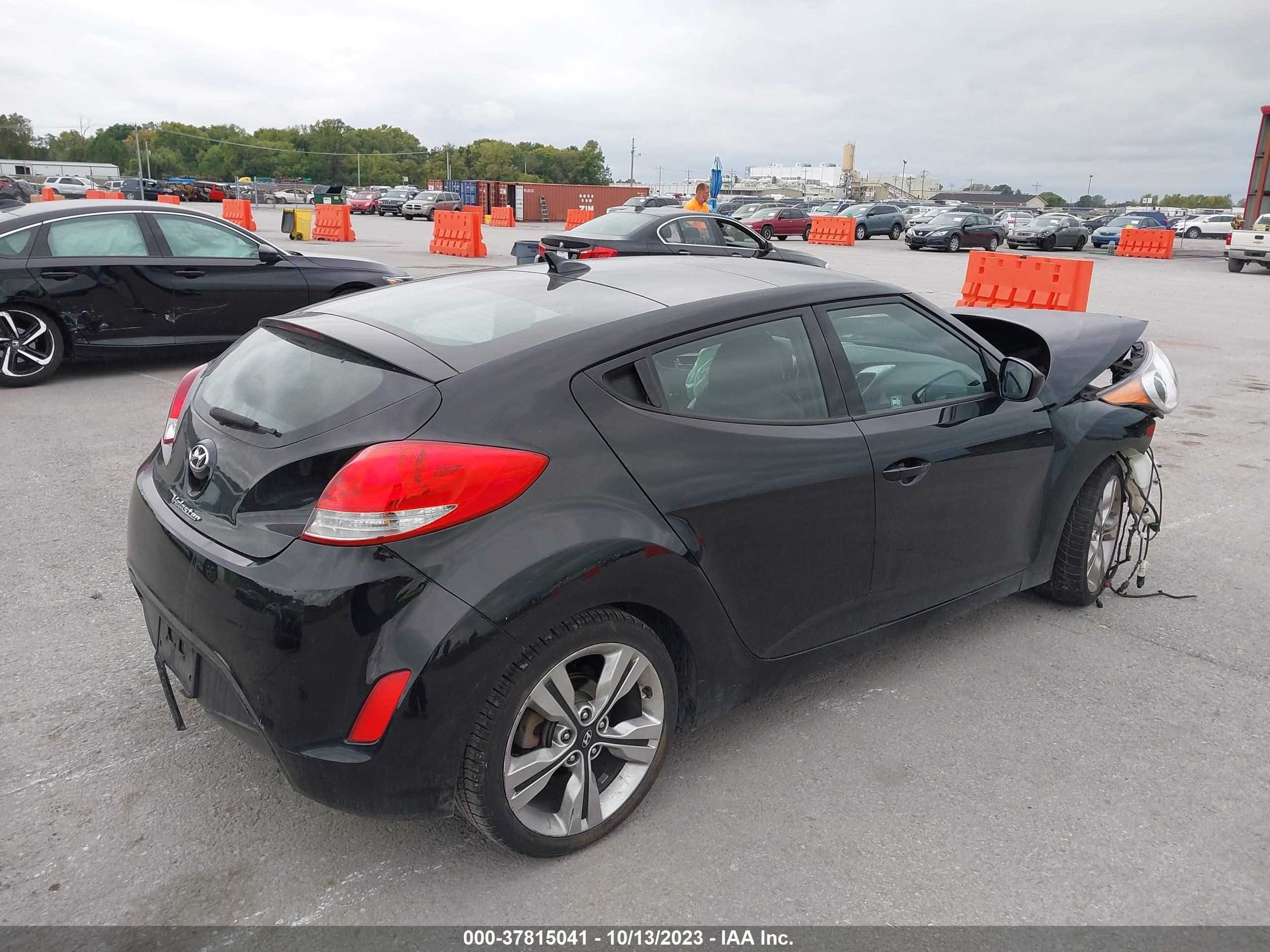 Photo 3 VIN: KMHTC6AD5GU281445 - HYUNDAI VELOSTER 