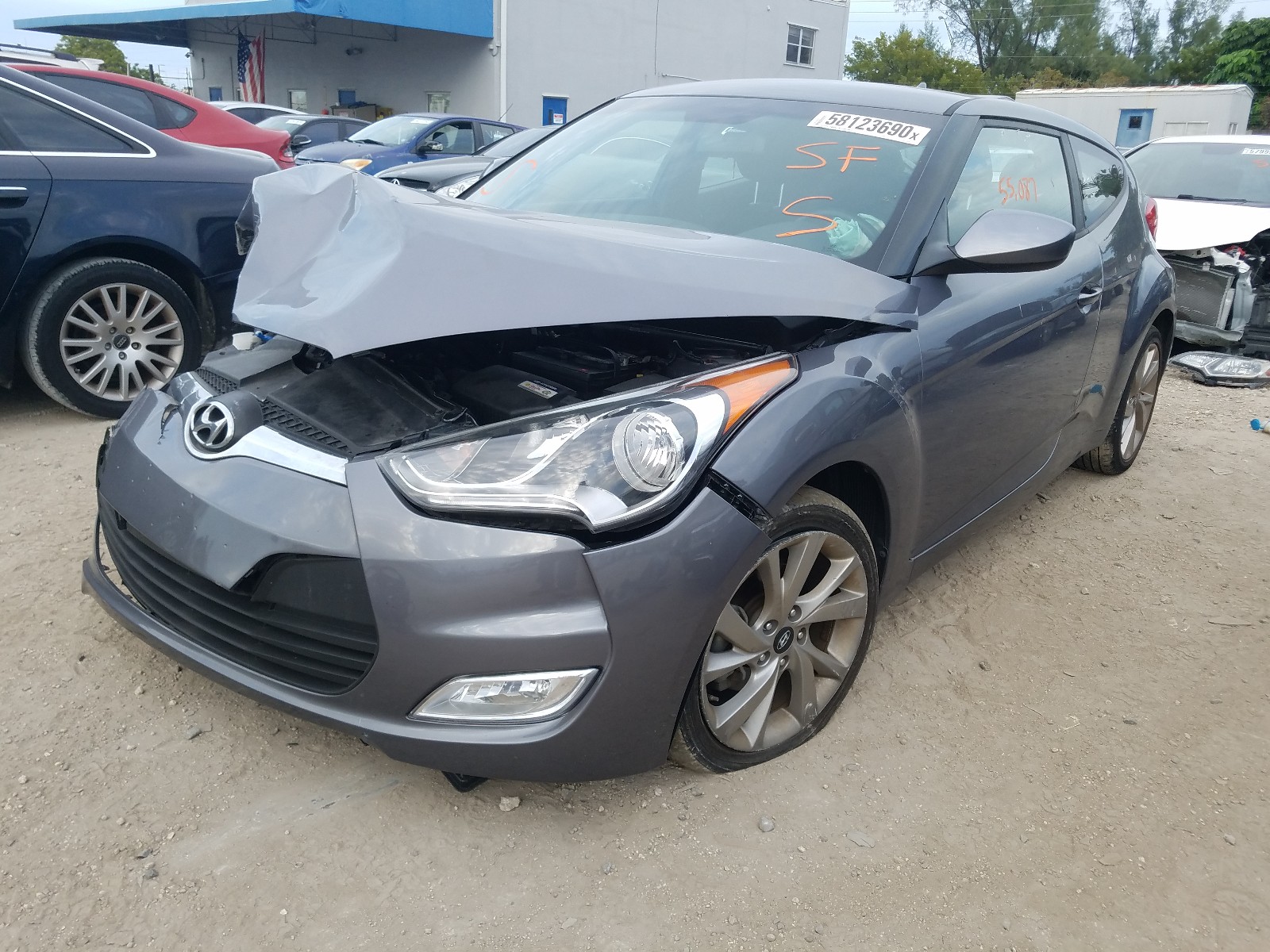 Photo 1 VIN: KMHTC6AD5HU304921 - HYUNDAI VELOSTER 