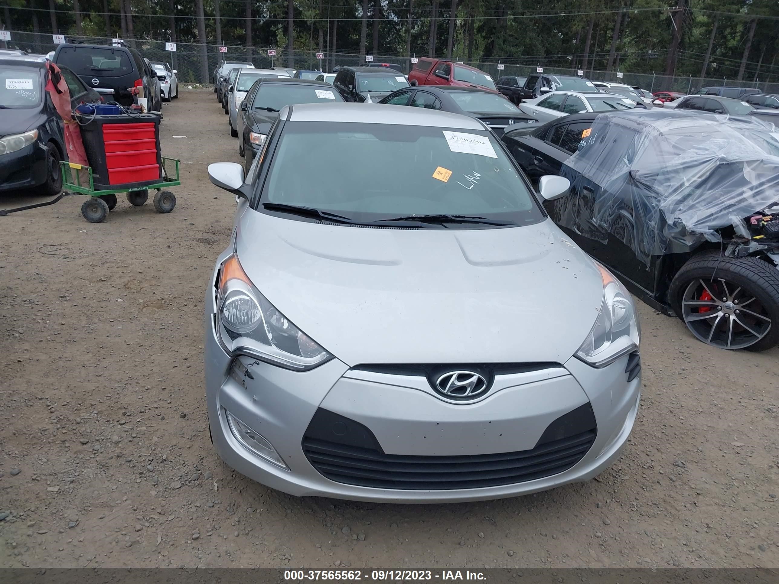 Photo 10 VIN: KMHTC6AD5HU305566 - HYUNDAI VELOSTER 