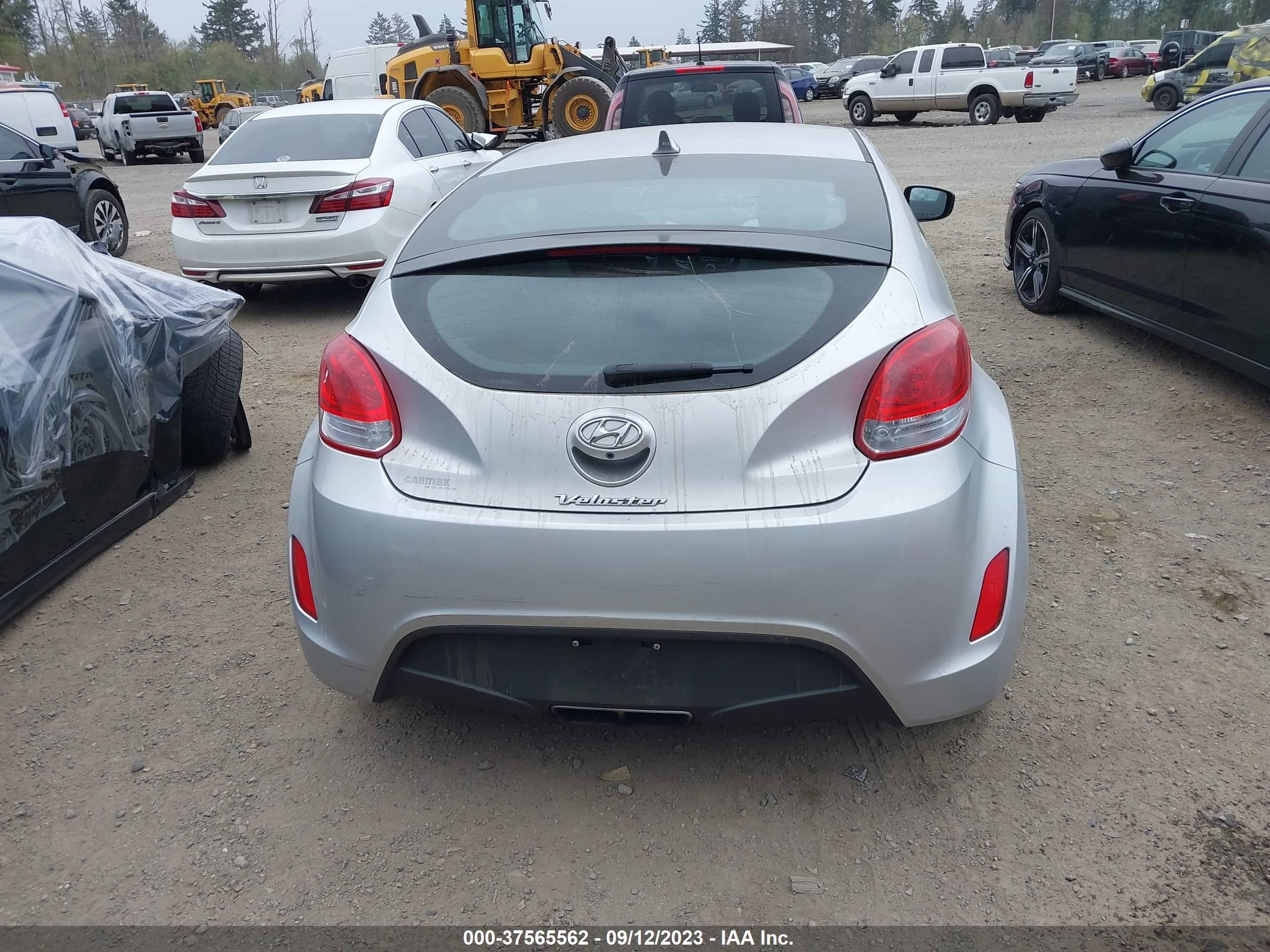 Photo 14 VIN: KMHTC6AD5HU305566 - HYUNDAI VELOSTER 