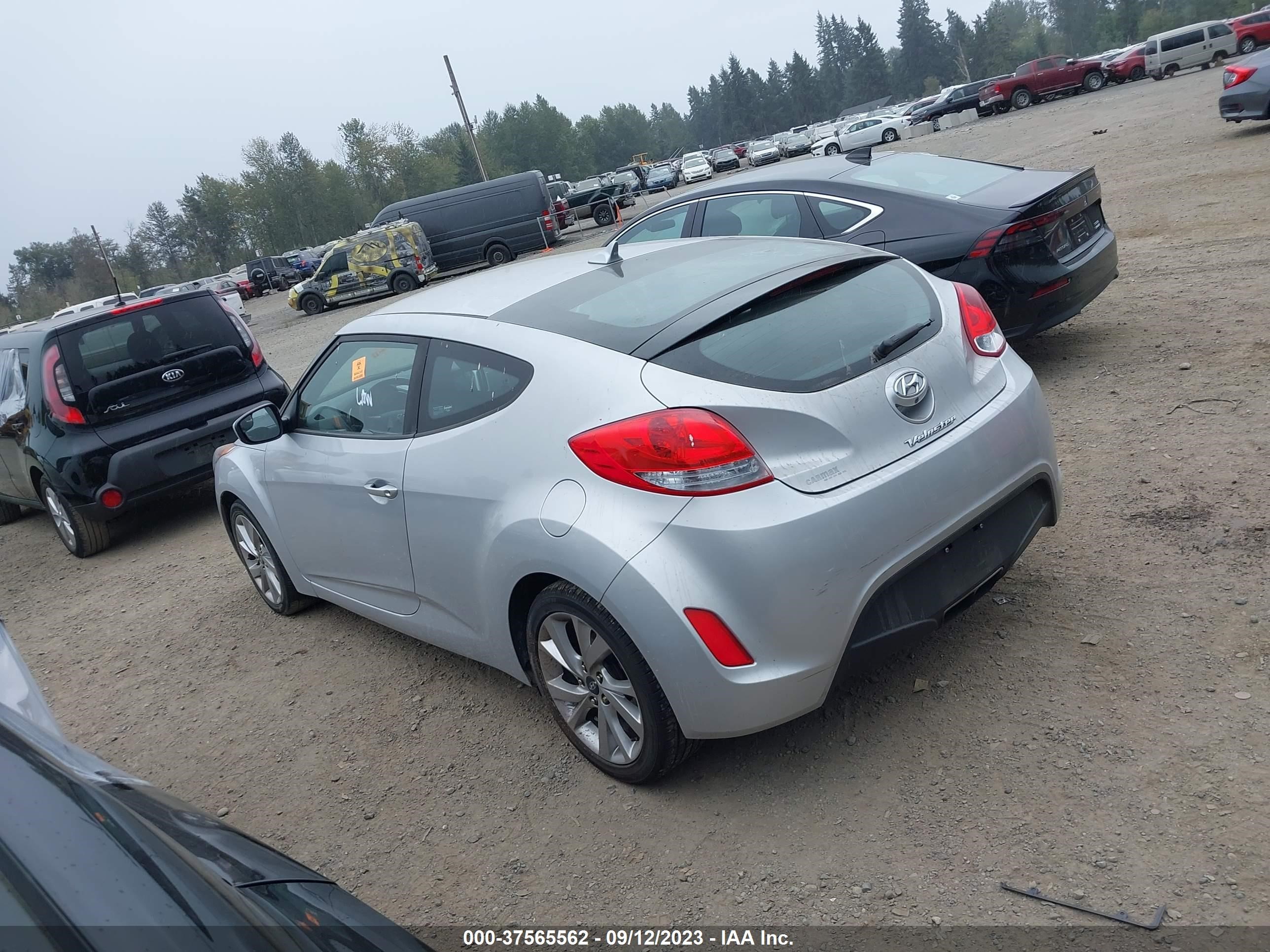 Photo 2 VIN: KMHTC6AD5HU305566 - HYUNDAI VELOSTER 