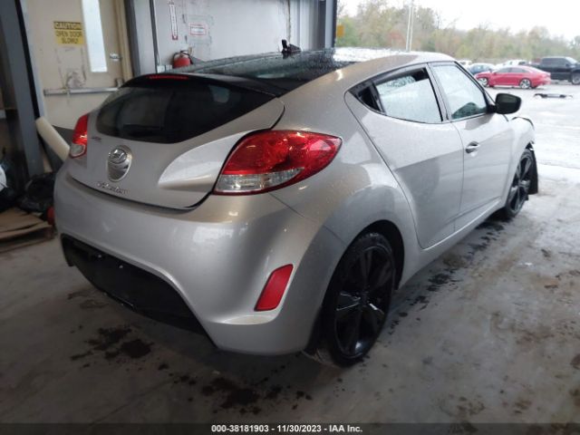 Photo 3 VIN: KMHTC6AD5HU317099 - HYUNDAI VELOSTER 