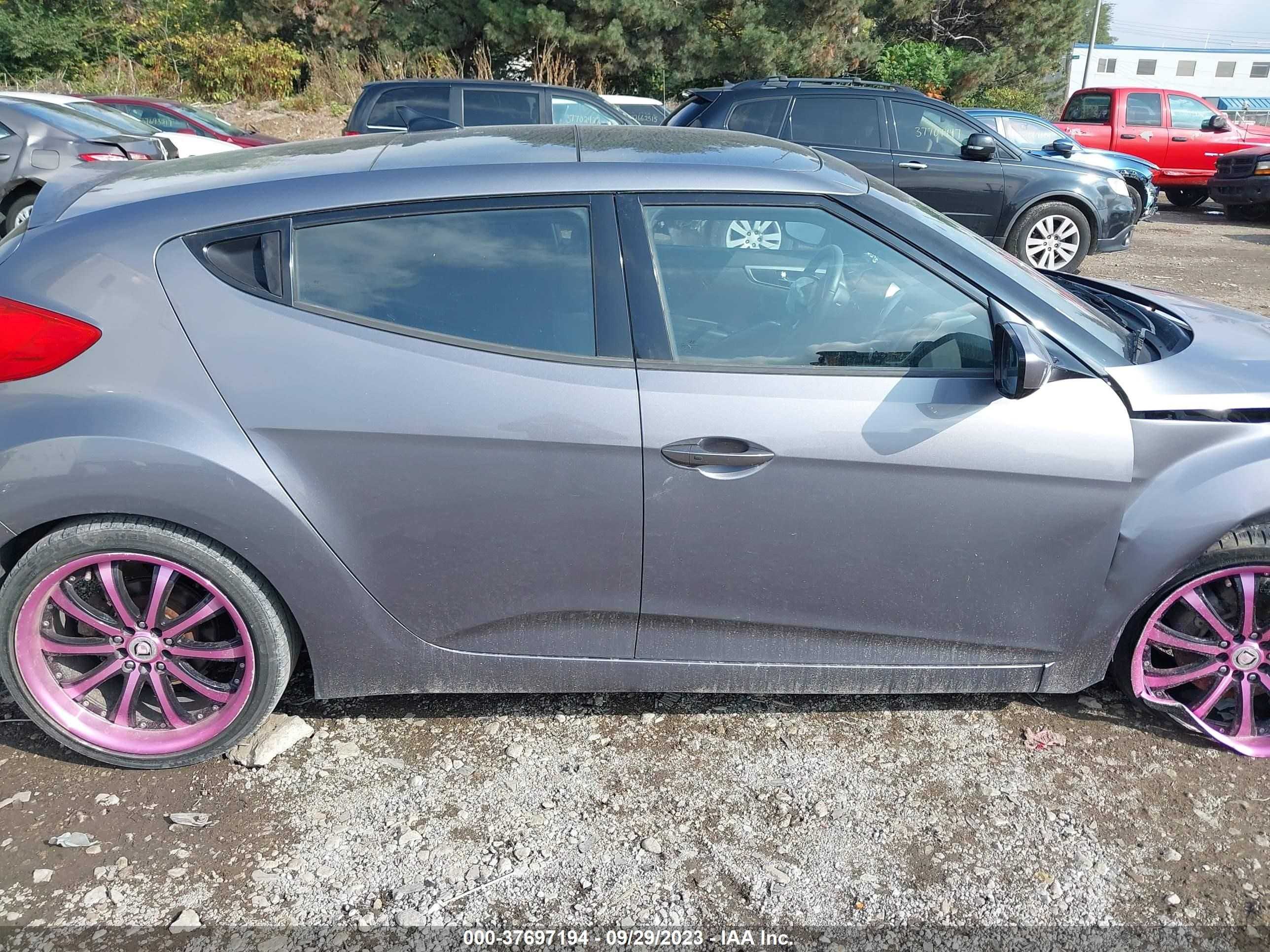 Photo 12 VIN: KMHTC6AD6CU055151 - HYUNDAI VELOSTER 