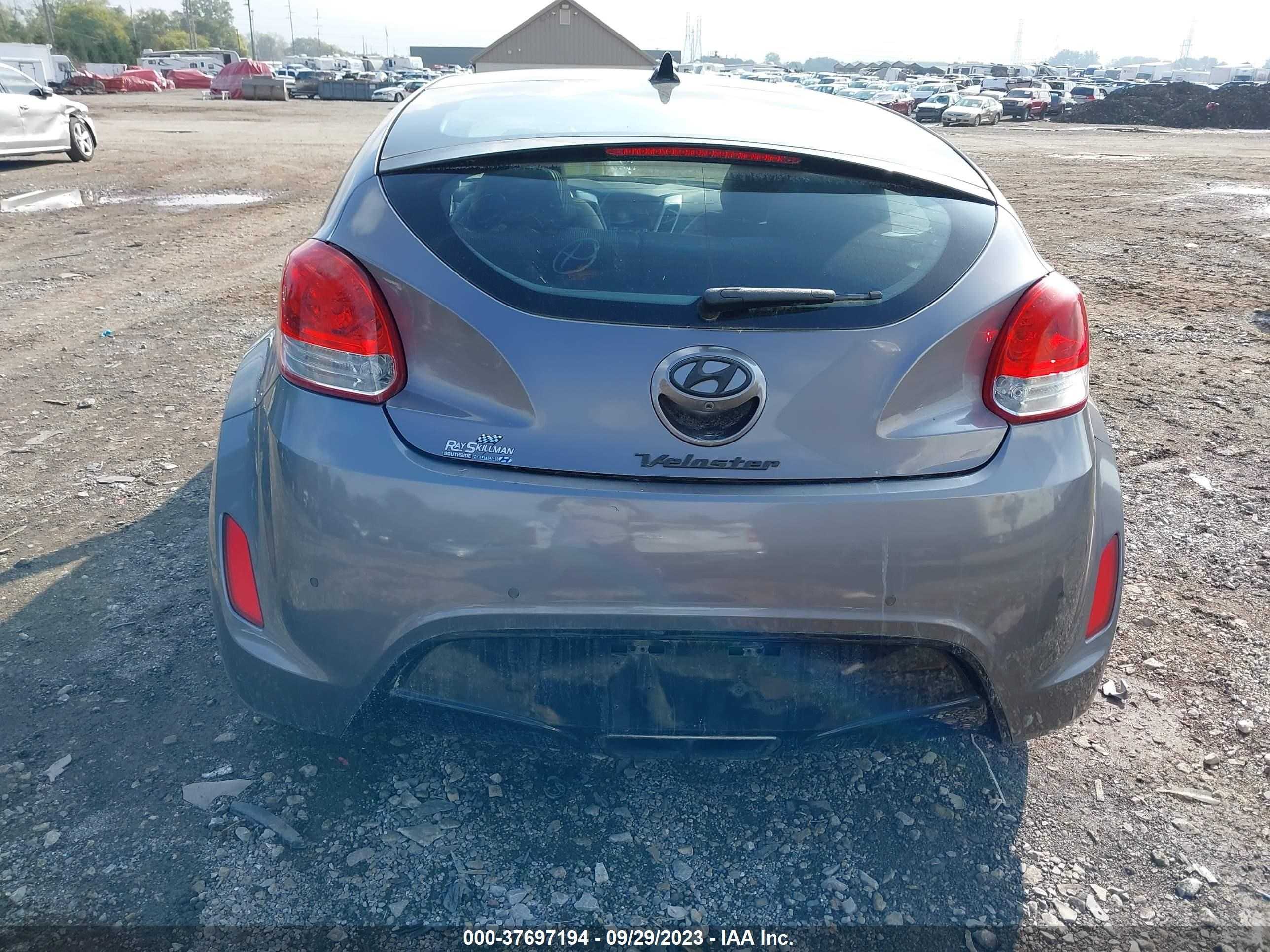 Photo 15 VIN: KMHTC6AD6CU055151 - HYUNDAI VELOSTER 