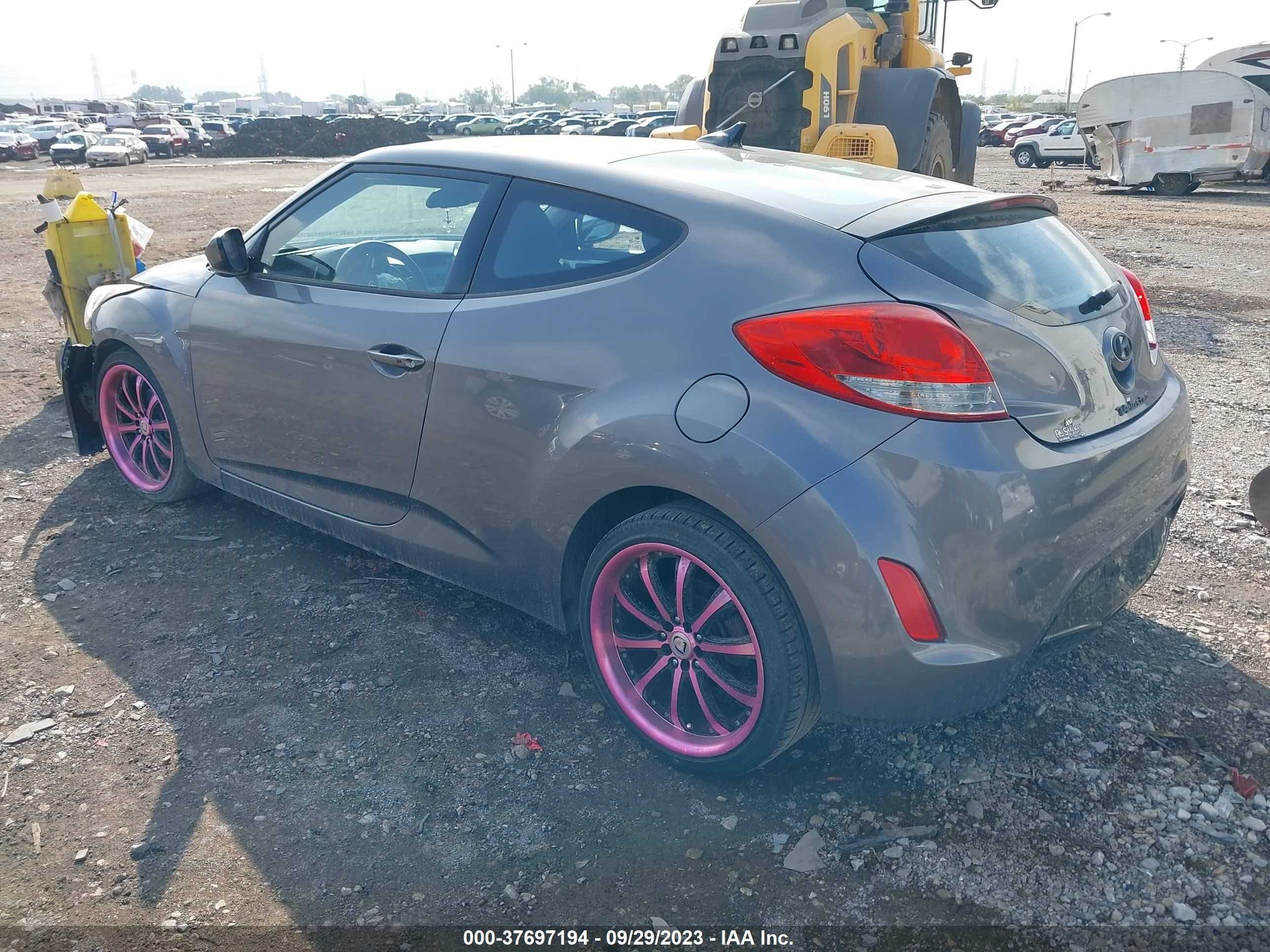 Photo 2 VIN: KMHTC6AD6CU055151 - HYUNDAI VELOSTER 