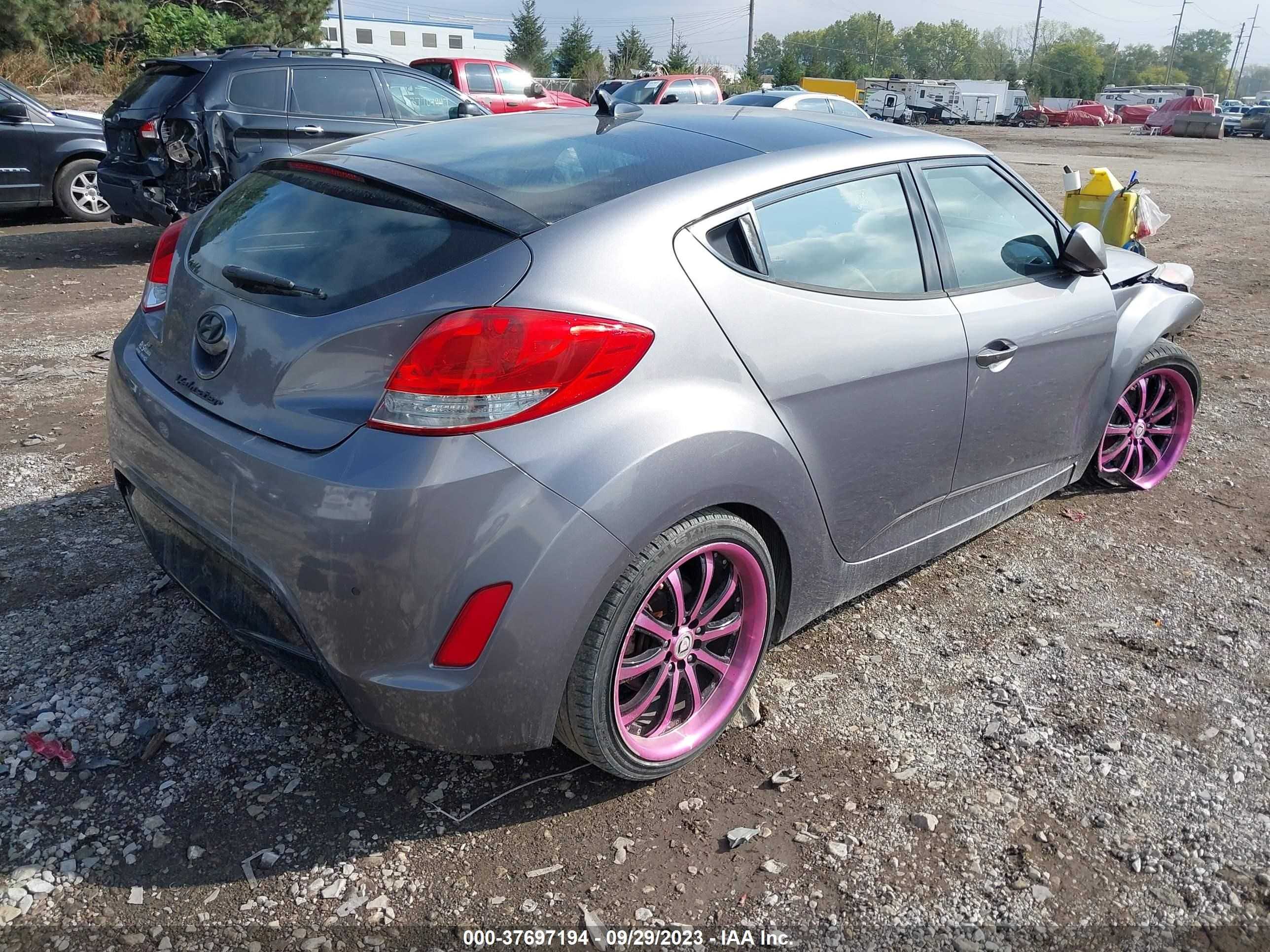 Photo 3 VIN: KMHTC6AD6CU055151 - HYUNDAI VELOSTER 