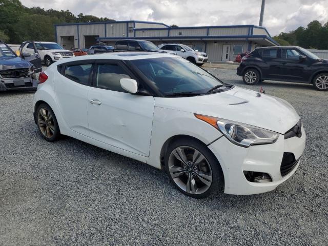 Photo 3 VIN: KMHTC6AD6DU124843 - HYUNDAI VELOSTER 