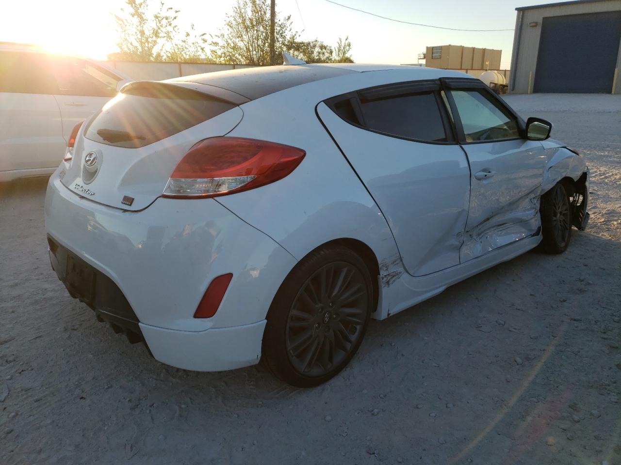 Photo 2 VIN: KMHTC6AD6DU153808 - HYUNDAI VELOSTER 