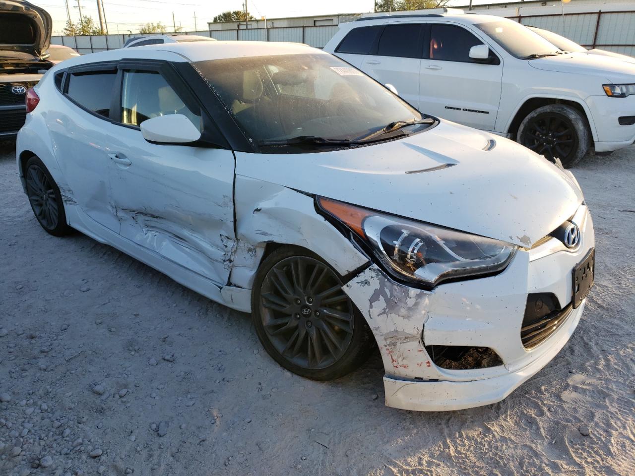 Photo 3 VIN: KMHTC6AD6DU153808 - HYUNDAI VELOSTER 