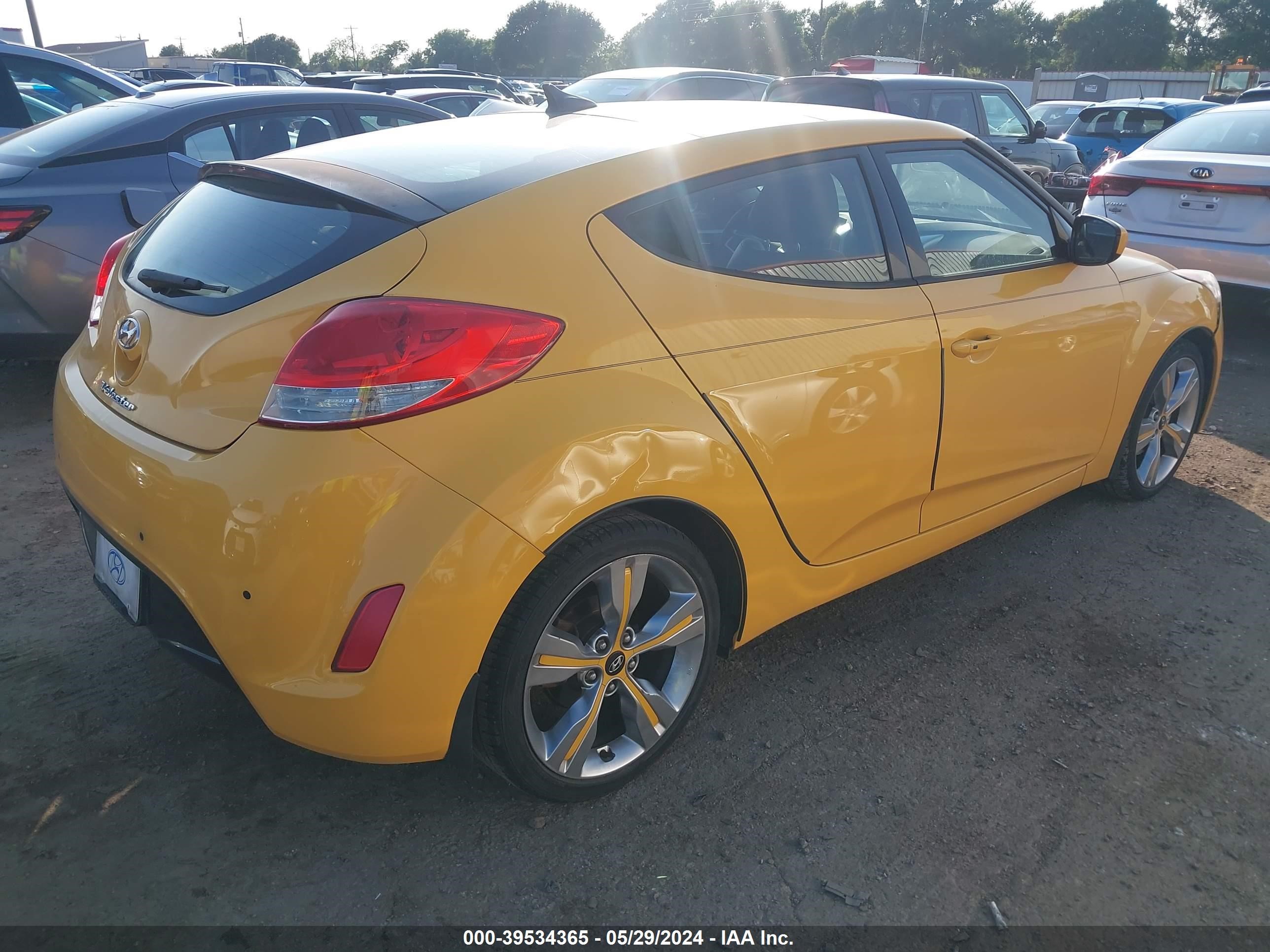 Photo 3 VIN: KMHTC6AD6DU179809 - HYUNDAI VELOSTER 