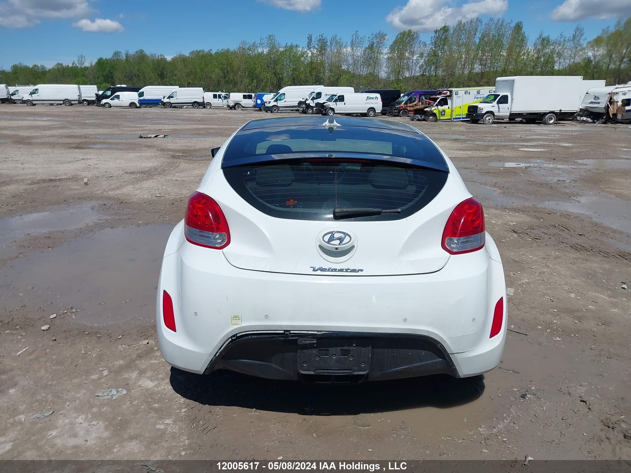 Photo 15 VIN: KMHTC6AD6FU220068 - HYUNDAI VELOSTER 