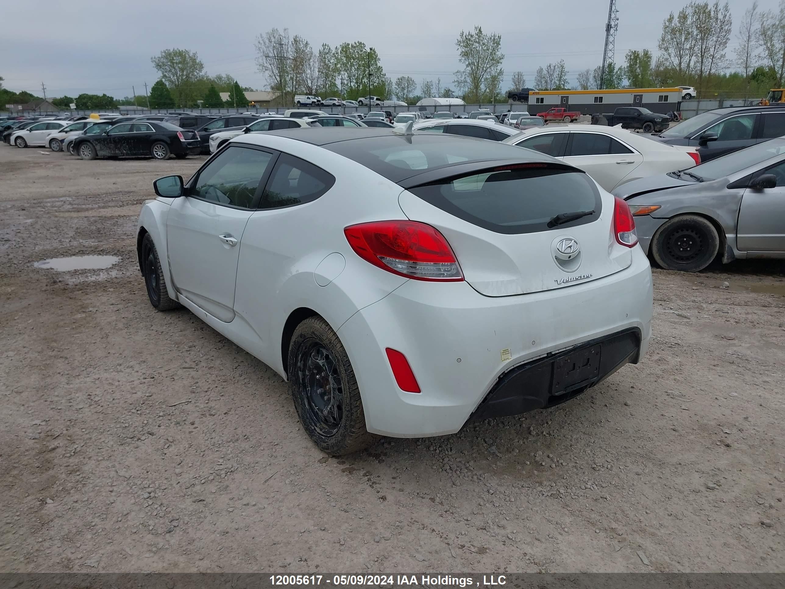 Photo 2 VIN: KMHTC6AD6FU220068 - HYUNDAI VELOSTER 