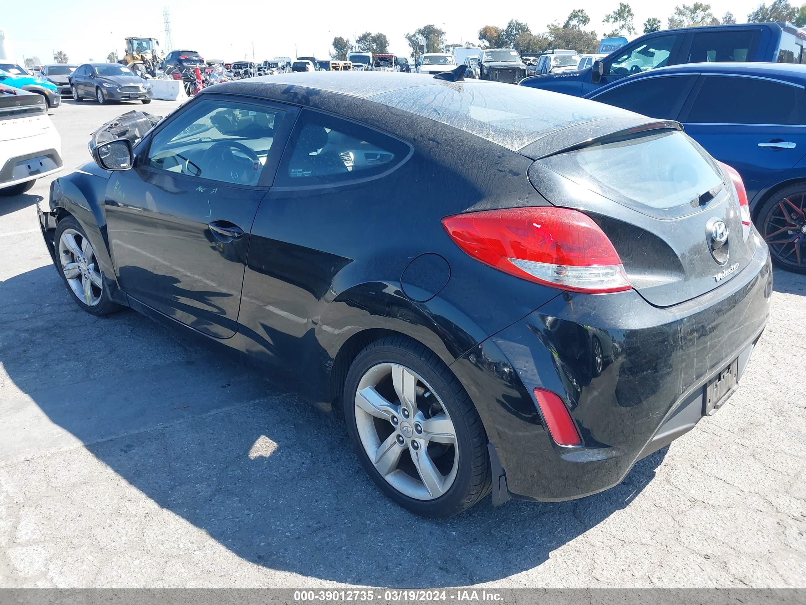 Photo 2 VIN: KMHTC6AD6FU237940 - HYUNDAI VELOSTER 