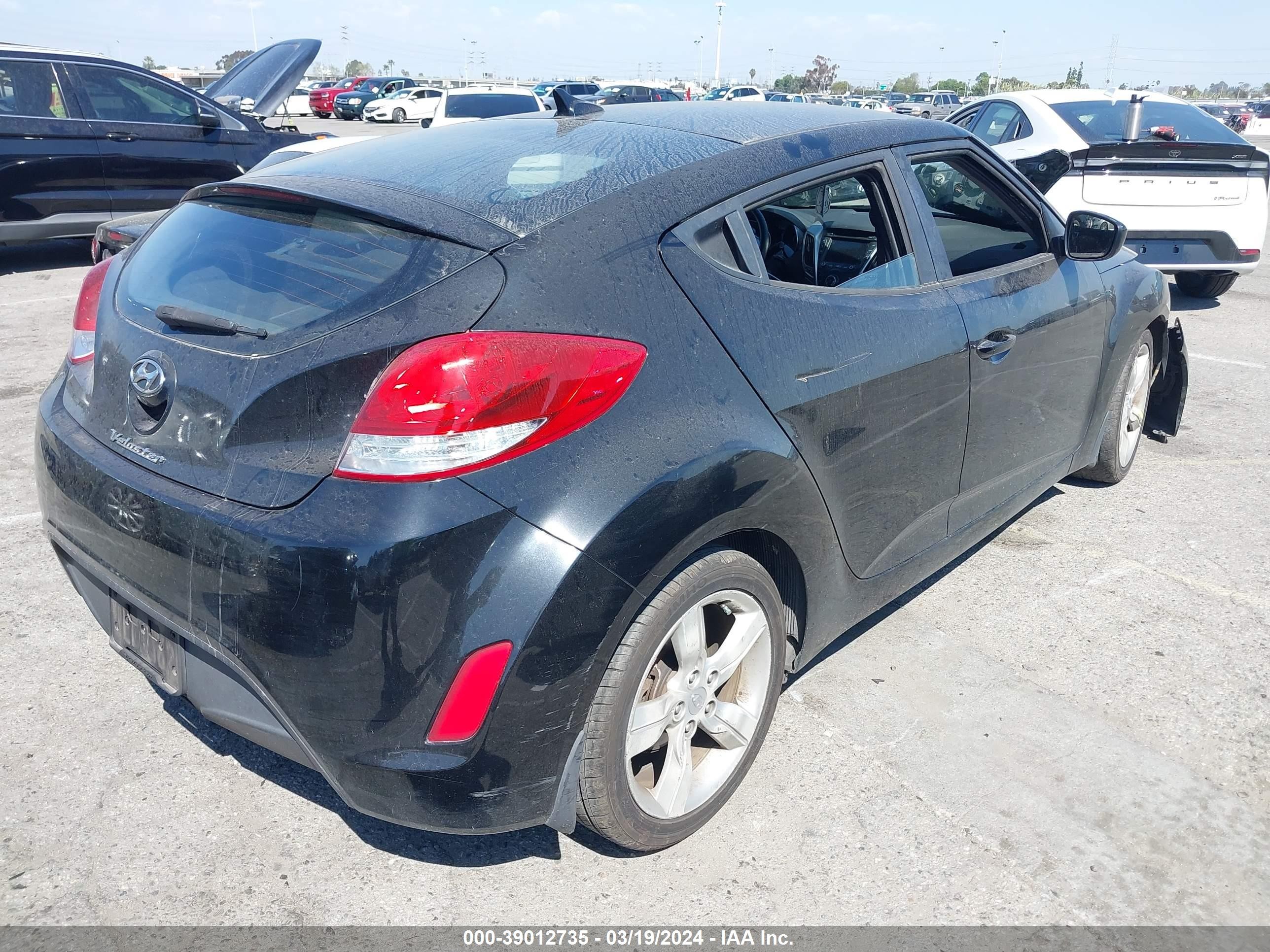 Photo 3 VIN: KMHTC6AD6FU237940 - HYUNDAI VELOSTER 