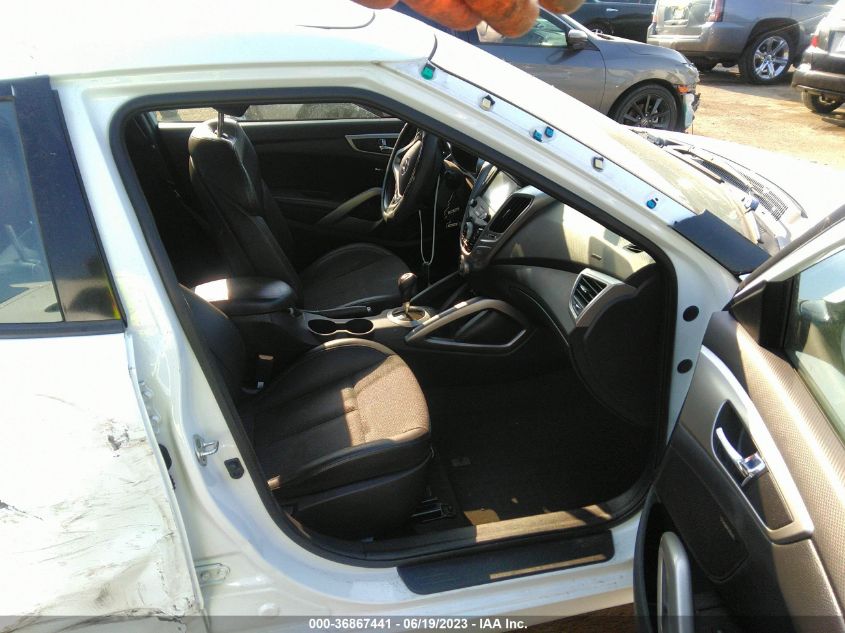 Photo 4 VIN: KMHTC6AD6GU253444 - HYUNDAI VELOSTER 