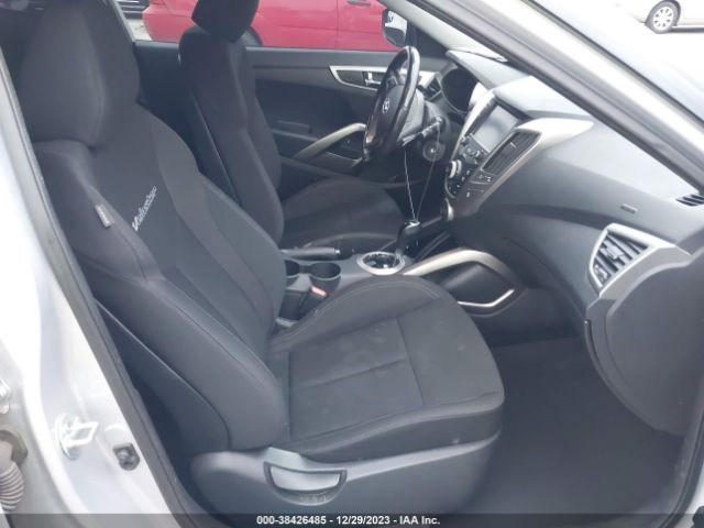 Photo 4 VIN: KMHTC6AD6HU320304 - HYUNDAI VELOSTER 