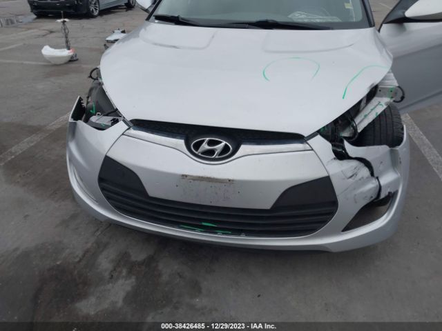 Photo 5 VIN: KMHTC6AD6HU320304 - HYUNDAI VELOSTER 