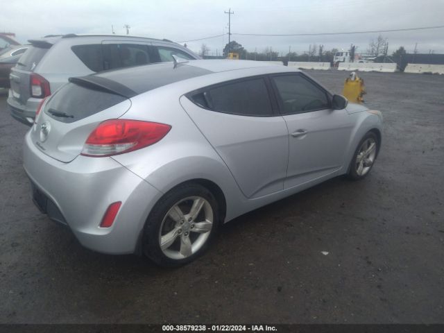 Photo 3 VIN: KMHTC6AD7CU029688 - HYUNDAI VELOSTER 