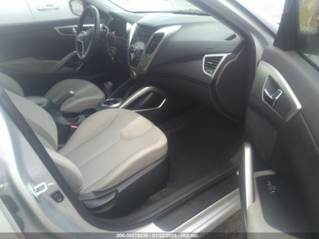 Photo 4 VIN: KMHTC6AD7CU029688 - HYUNDAI VELOSTER 