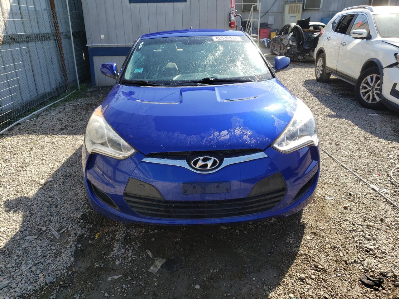 Photo 4 VIN: KMHTC6AD7CU029884 - HYUNDAI VELOSTER 