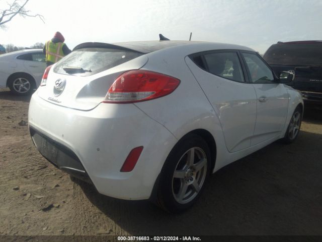 Photo 3 VIN: KMHTC6AD7DU147337 - HYUNDAI VELOSTER 