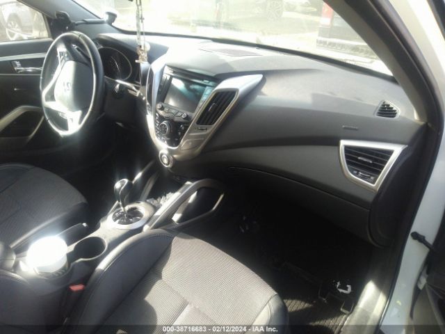 Photo 4 VIN: KMHTC6AD7DU147337 - HYUNDAI VELOSTER 