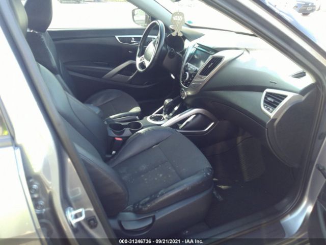 Photo 4 VIN: KMHTC6AD7FU240071 - HYUNDAI VELOSTER 