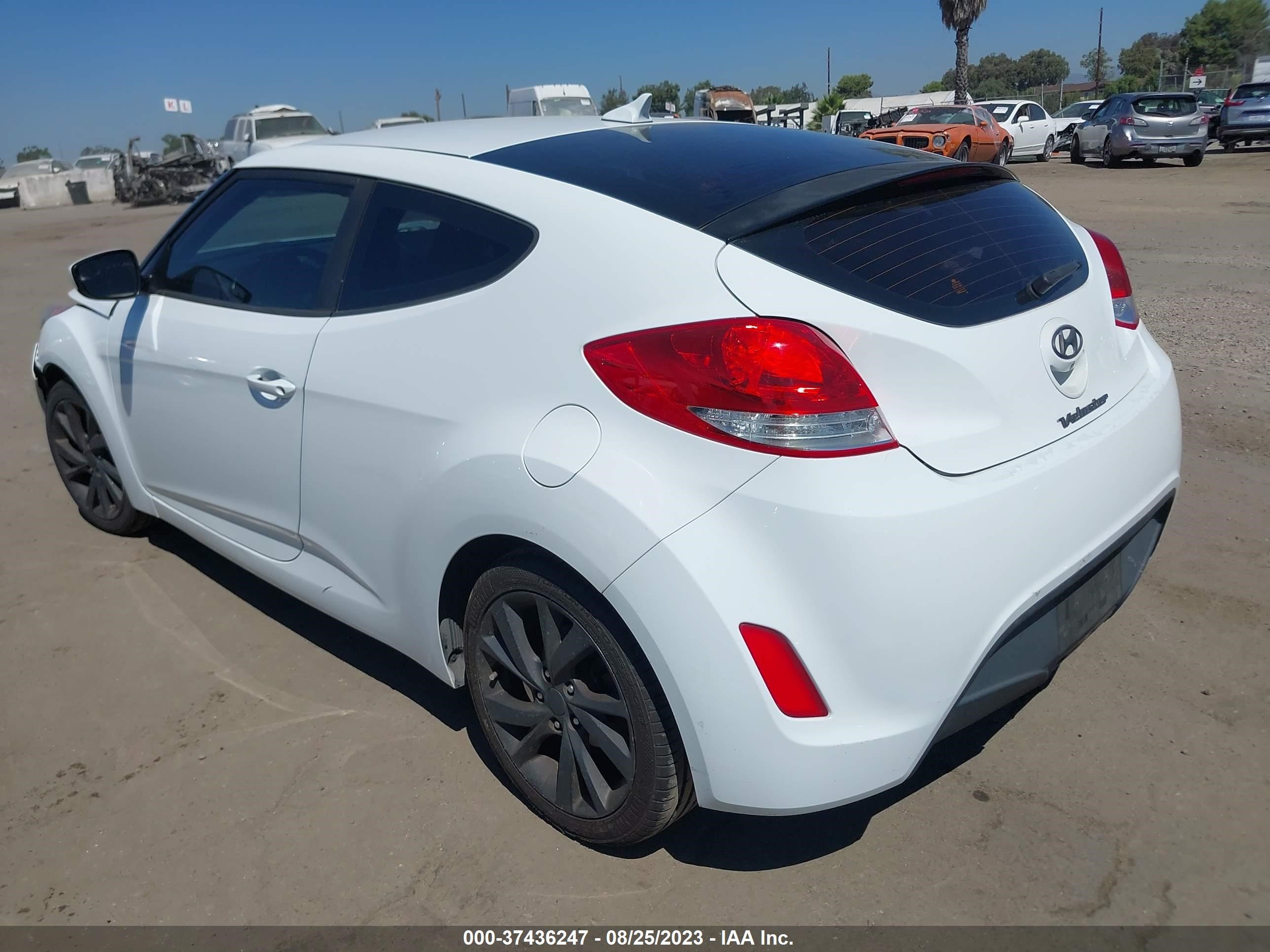 Photo 2 VIN: KMHTC6AD7GU285142 - HYUNDAI VELOSTER 