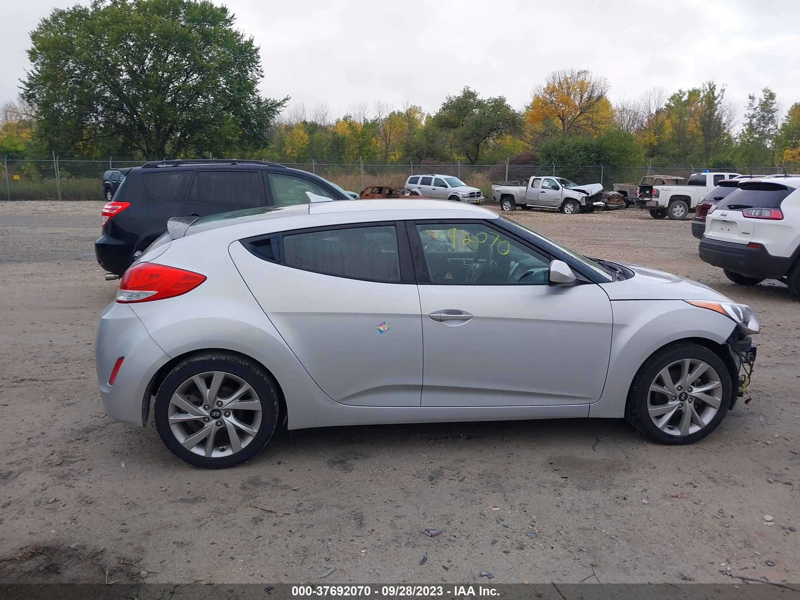 Photo 12 VIN: KMHTC6AD7HU306119 - HYUNDAI VELOSTER 