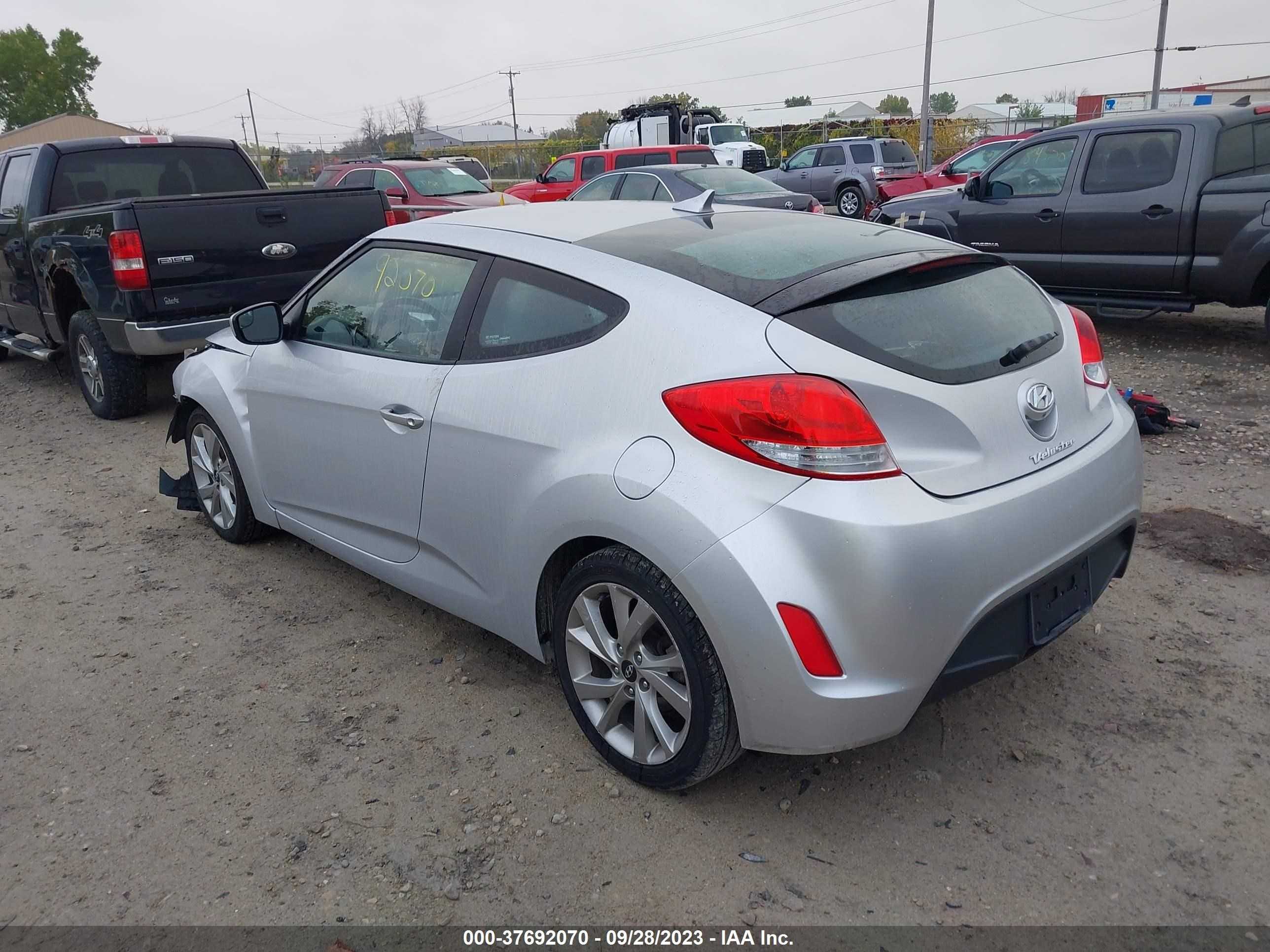 Photo 2 VIN: KMHTC6AD7HU306119 - HYUNDAI VELOSTER 