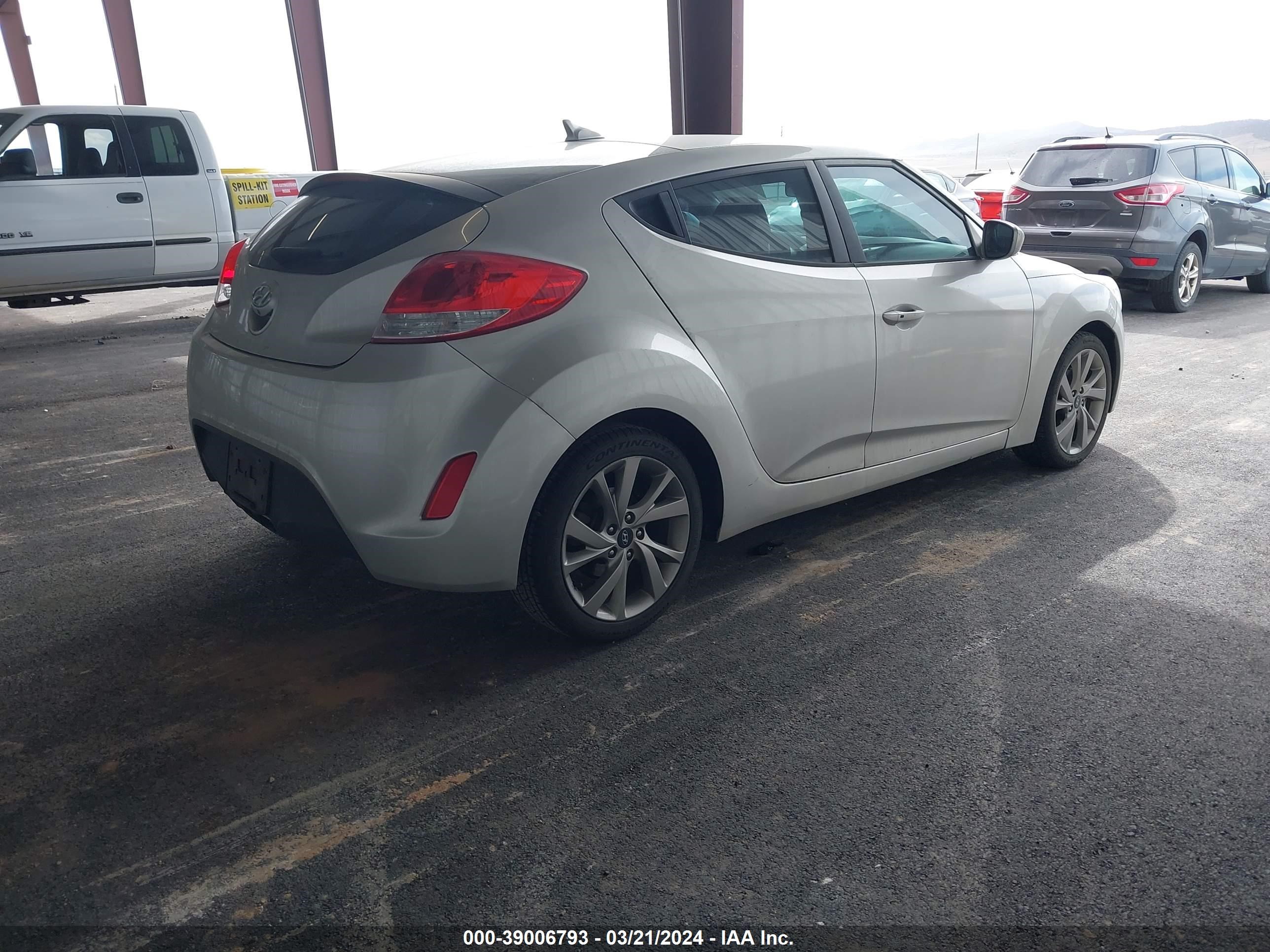 Photo 3 VIN: KMHTC6AD7HU311353 - HYUNDAI VELOSTER 