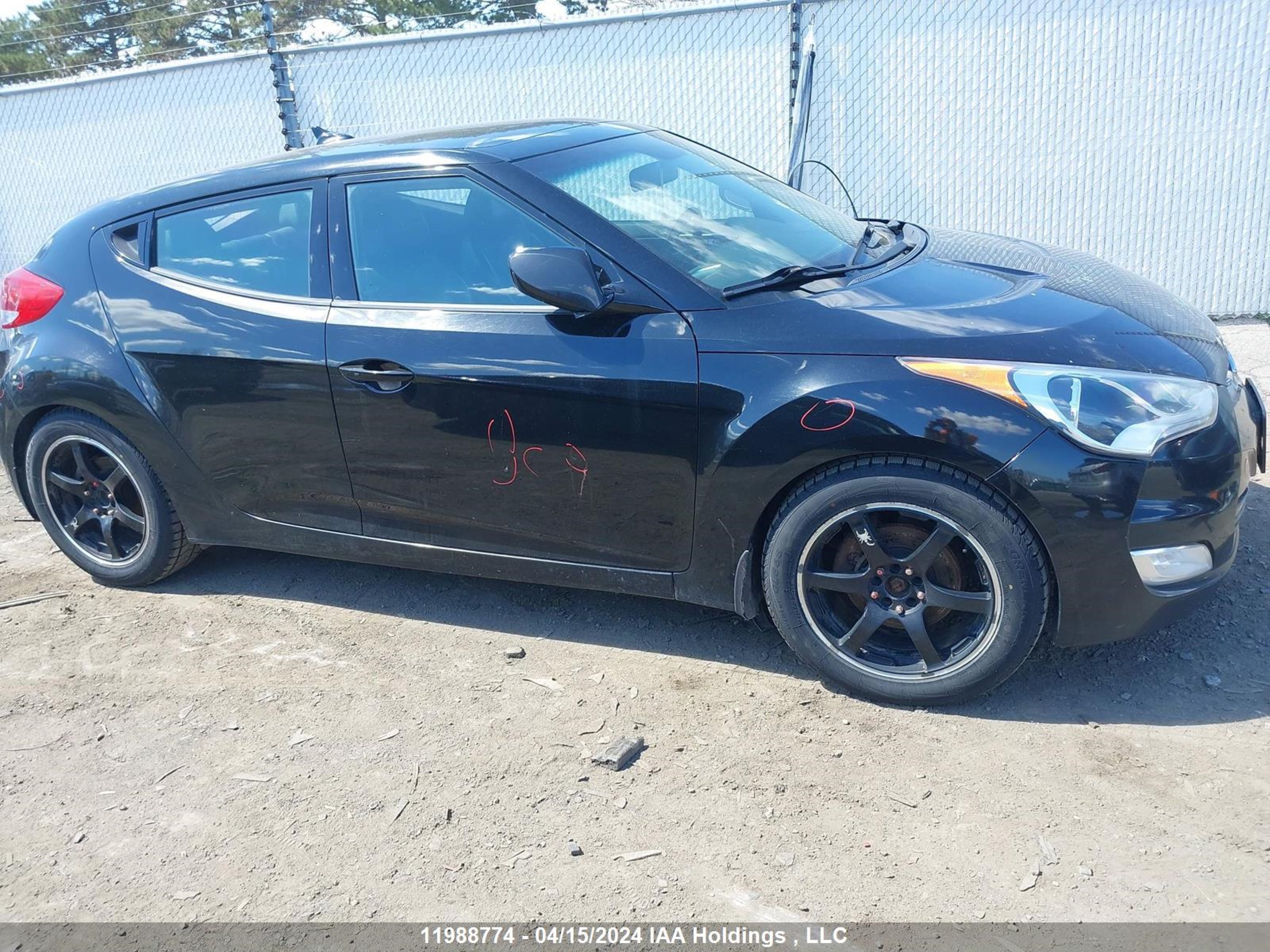 Photo 13 VIN: KMHTC6AD8CU025858 - HYUNDAI VELOSTER 