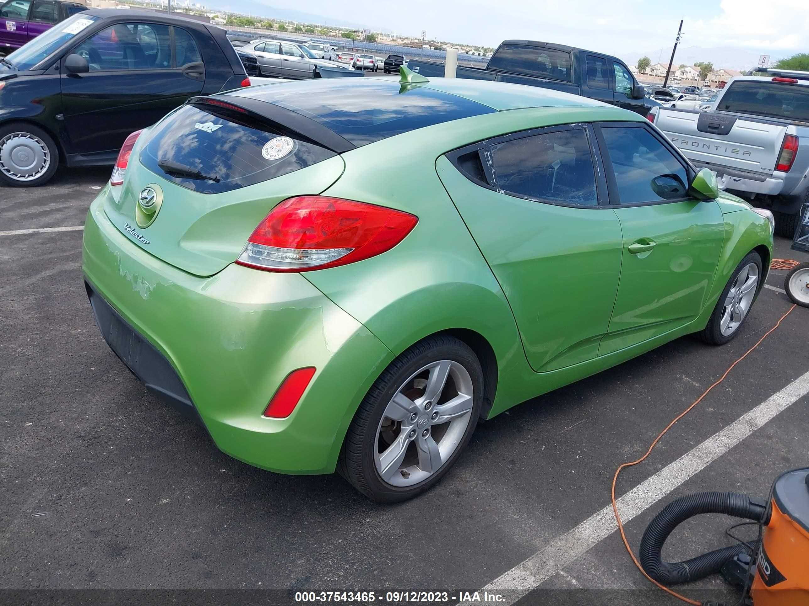 Photo 3 VIN: KMHTC6AD8CU065342 - HYUNDAI VELOSTER 