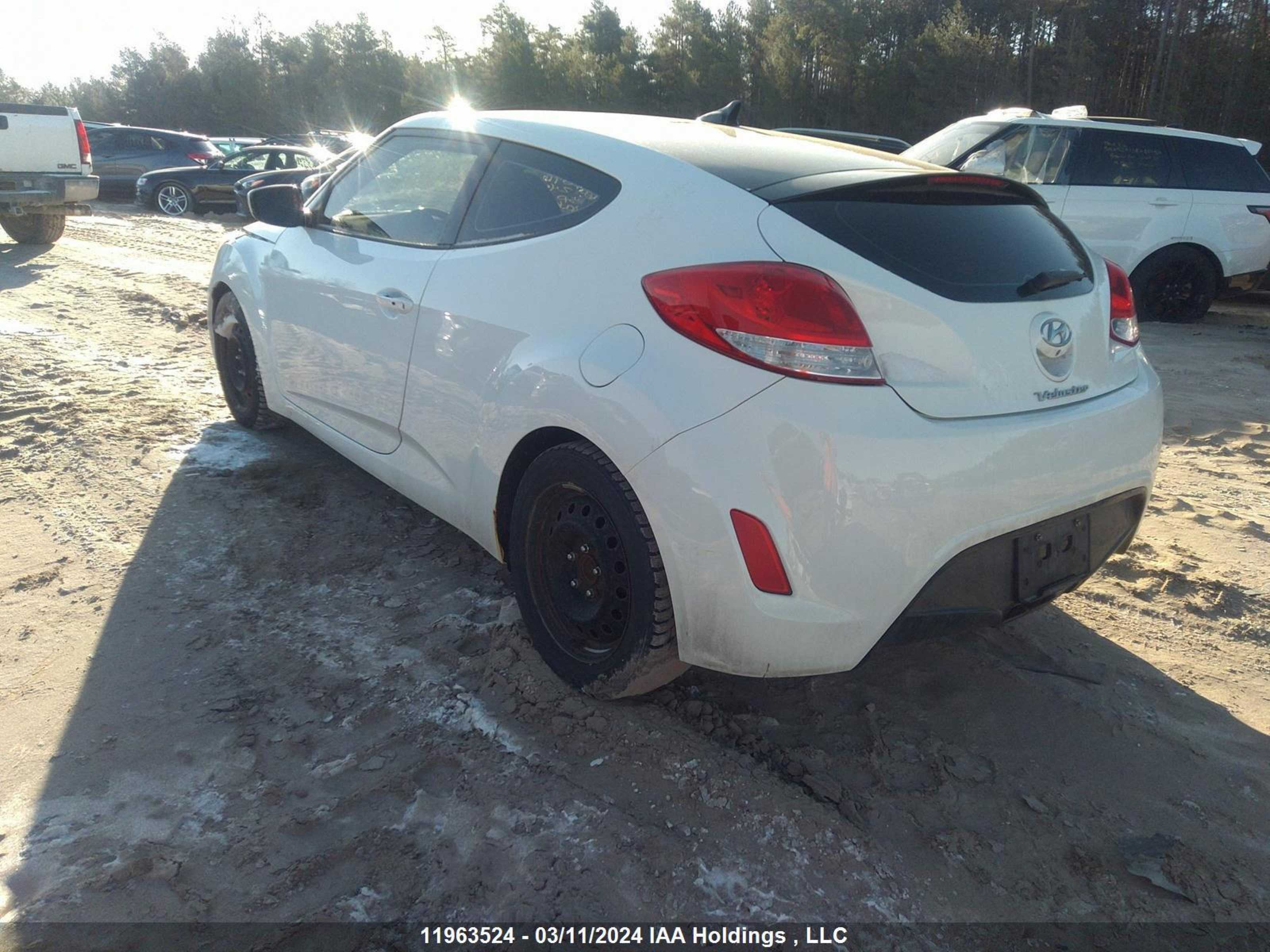 Photo 2 VIN: KMHTC6AD8CU076096 - HYUNDAI VELOSTER 