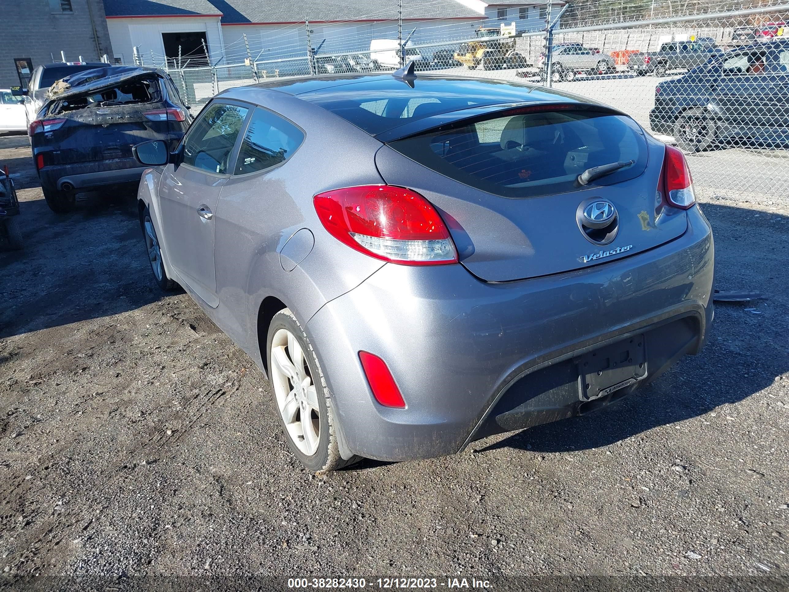 Photo 2 VIN: KMHTC6AD8DU167838 - HYUNDAI VELOSTER 