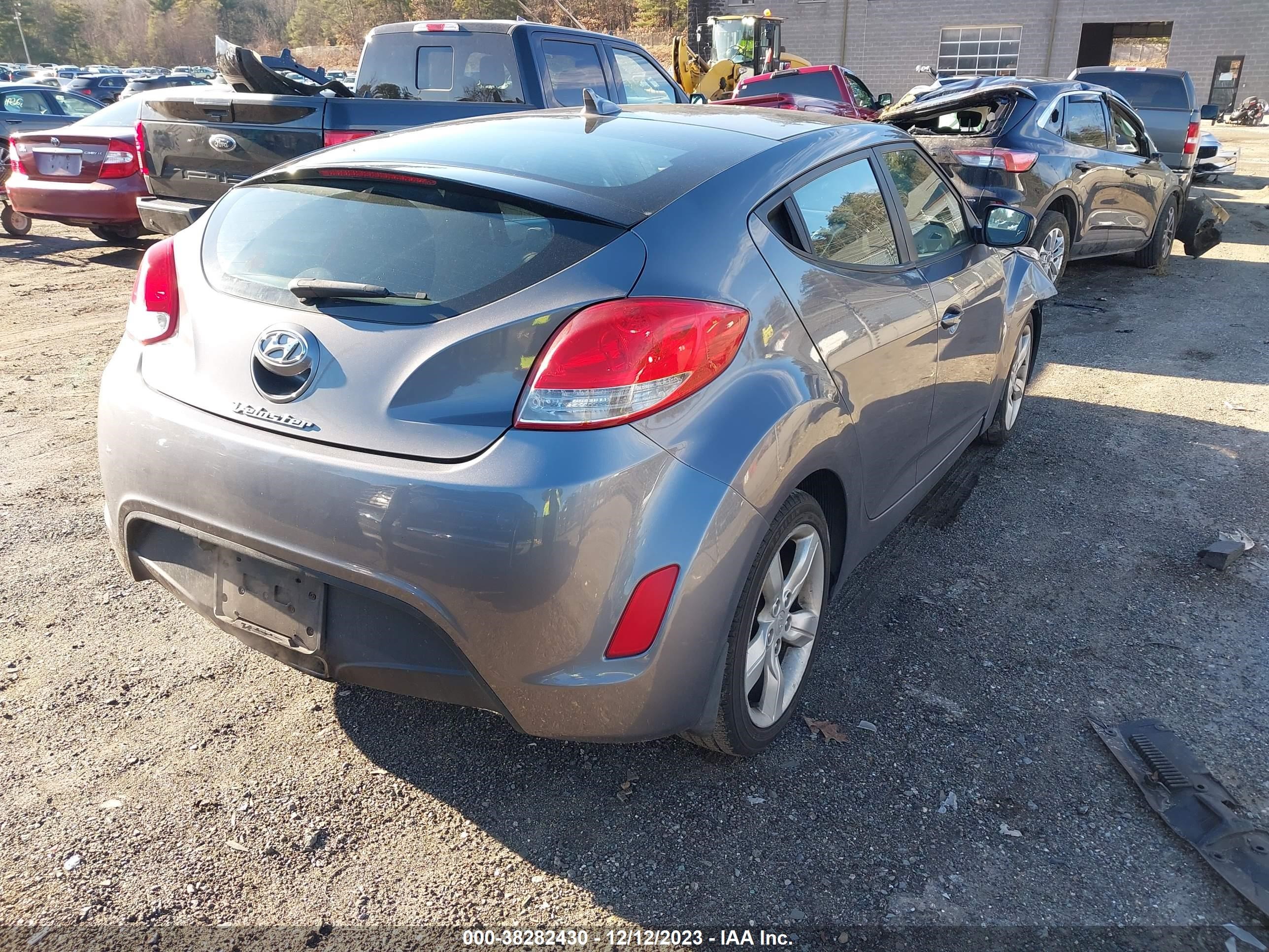 Photo 3 VIN: KMHTC6AD8DU167838 - HYUNDAI VELOSTER 