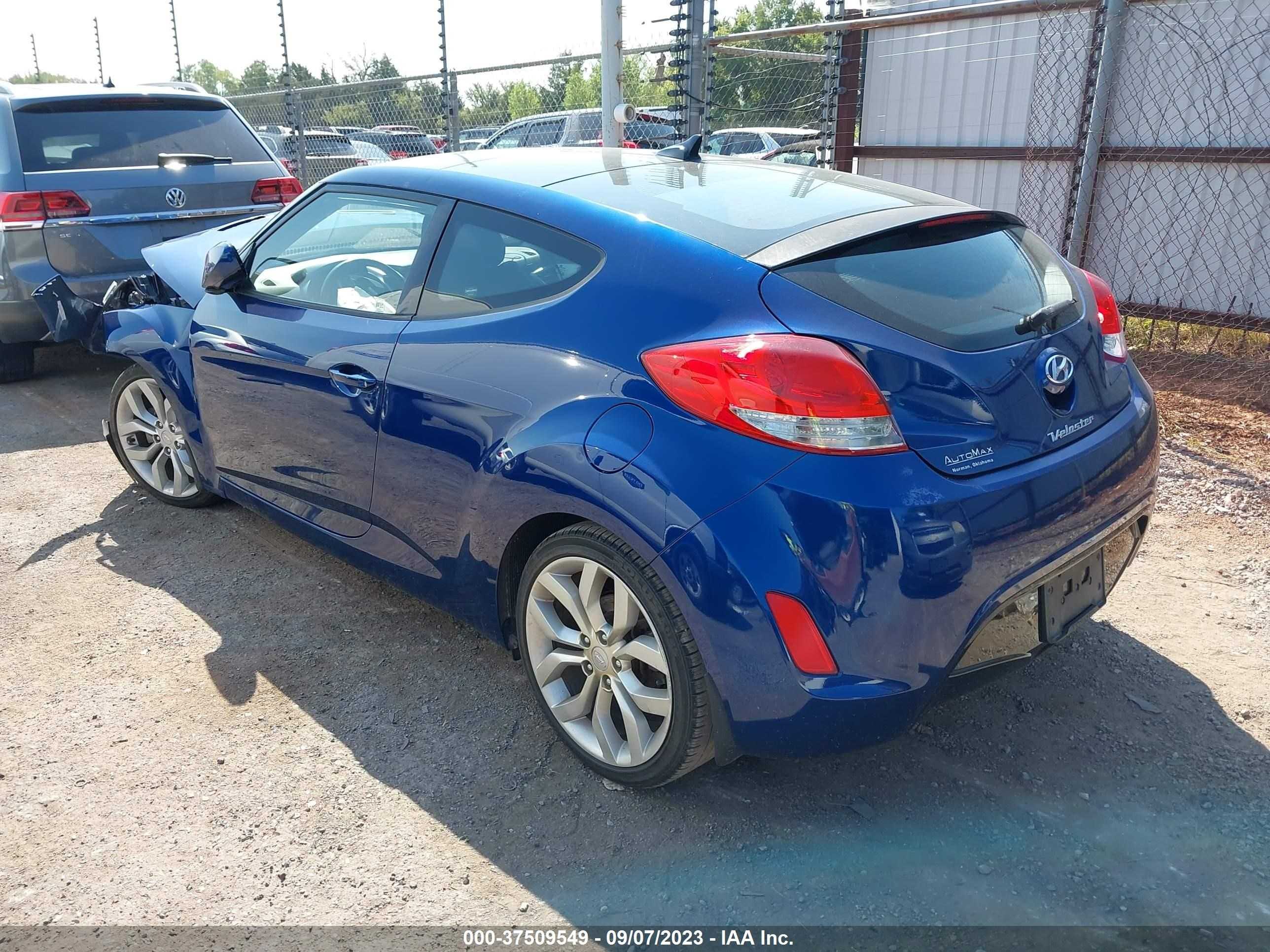 Photo 2 VIN: KMHTC6AD8FU241469 - HYUNDAI VELOSTER 