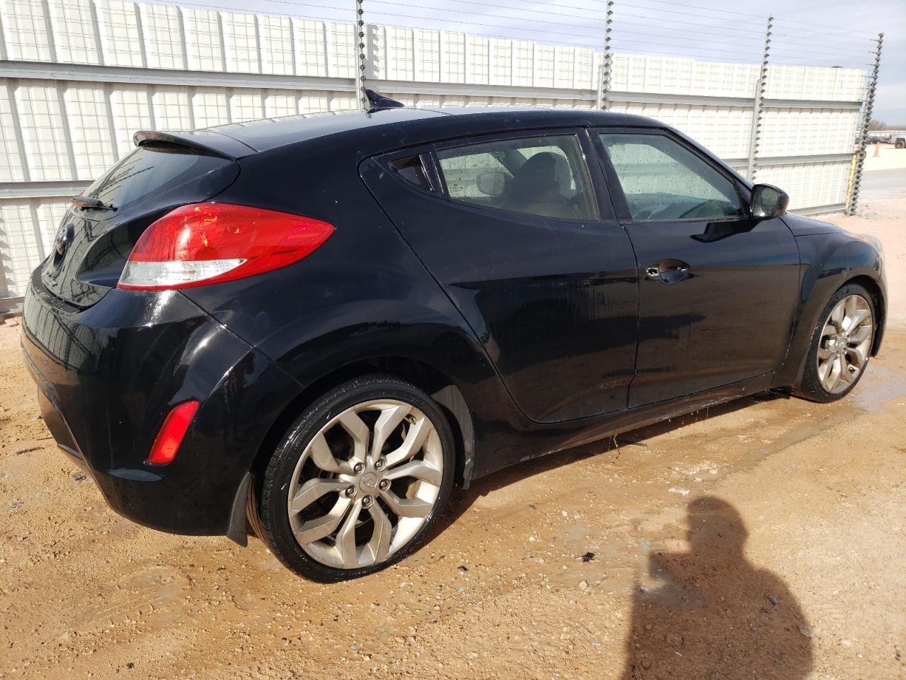 Photo 2 VIN: KMHTC6AD8FU243304 - HYUNDAI VELOSTER 