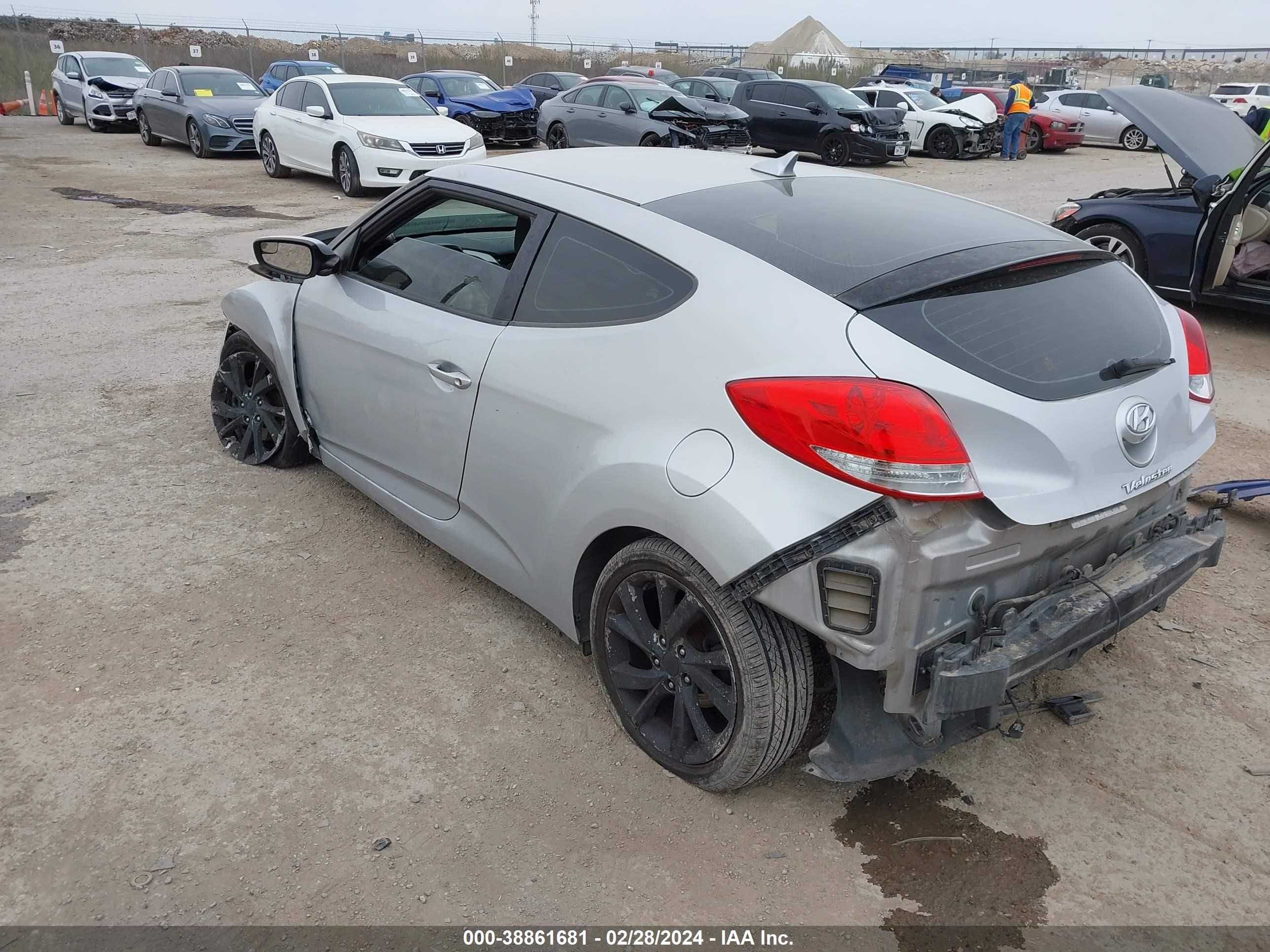 Photo 2 VIN: KMHTC6AD8GU283285 - HYUNDAI VELOSTER 