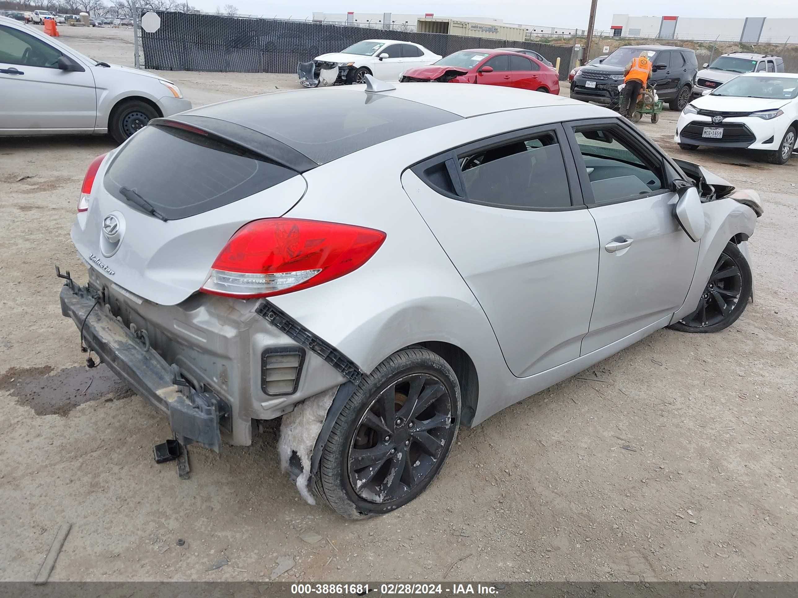 Photo 3 VIN: KMHTC6AD8GU283285 - HYUNDAI VELOSTER 