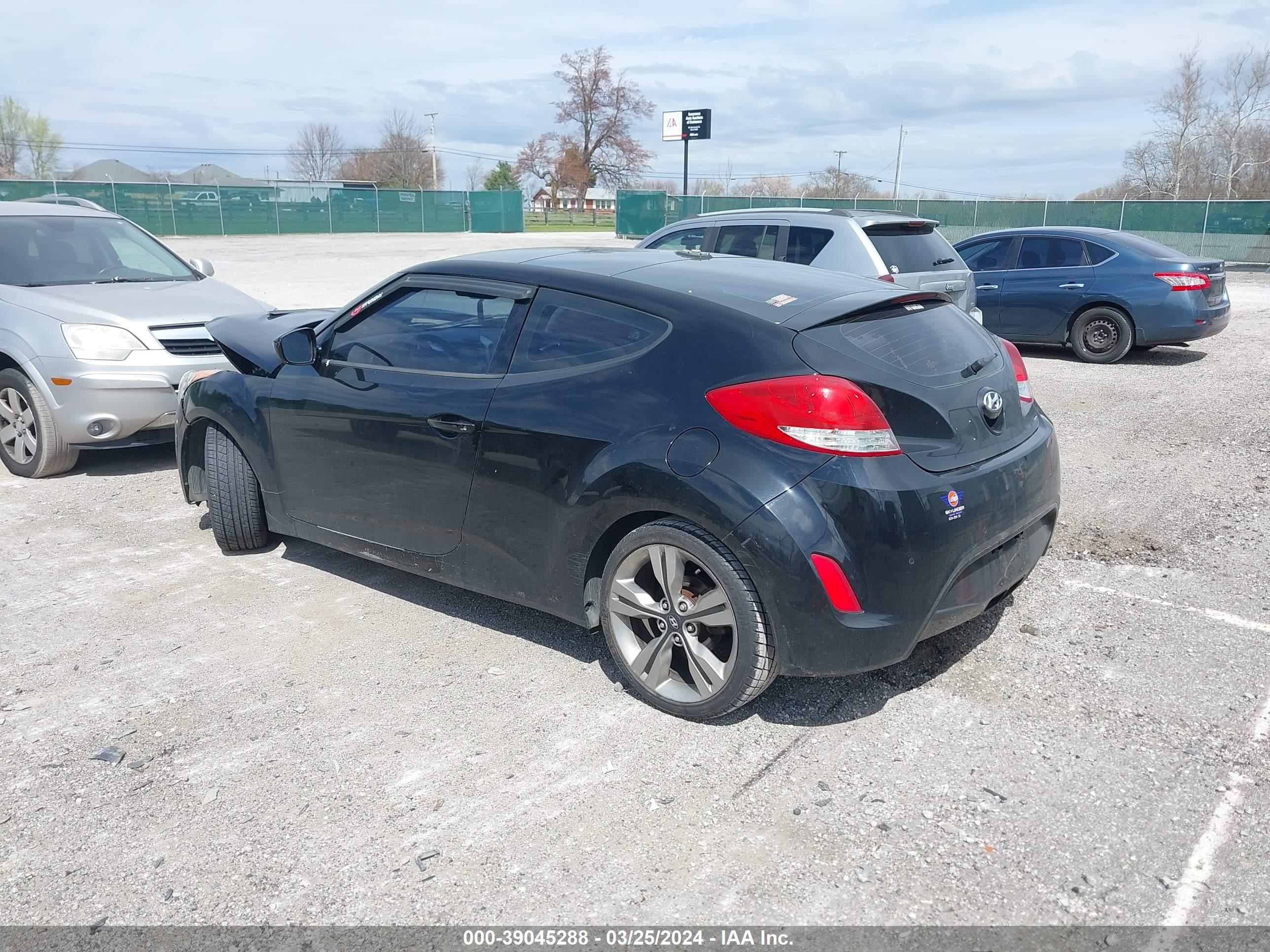 Photo 2 VIN: KMHTC6AD9CU030261 - HYUNDAI VELOSTER 