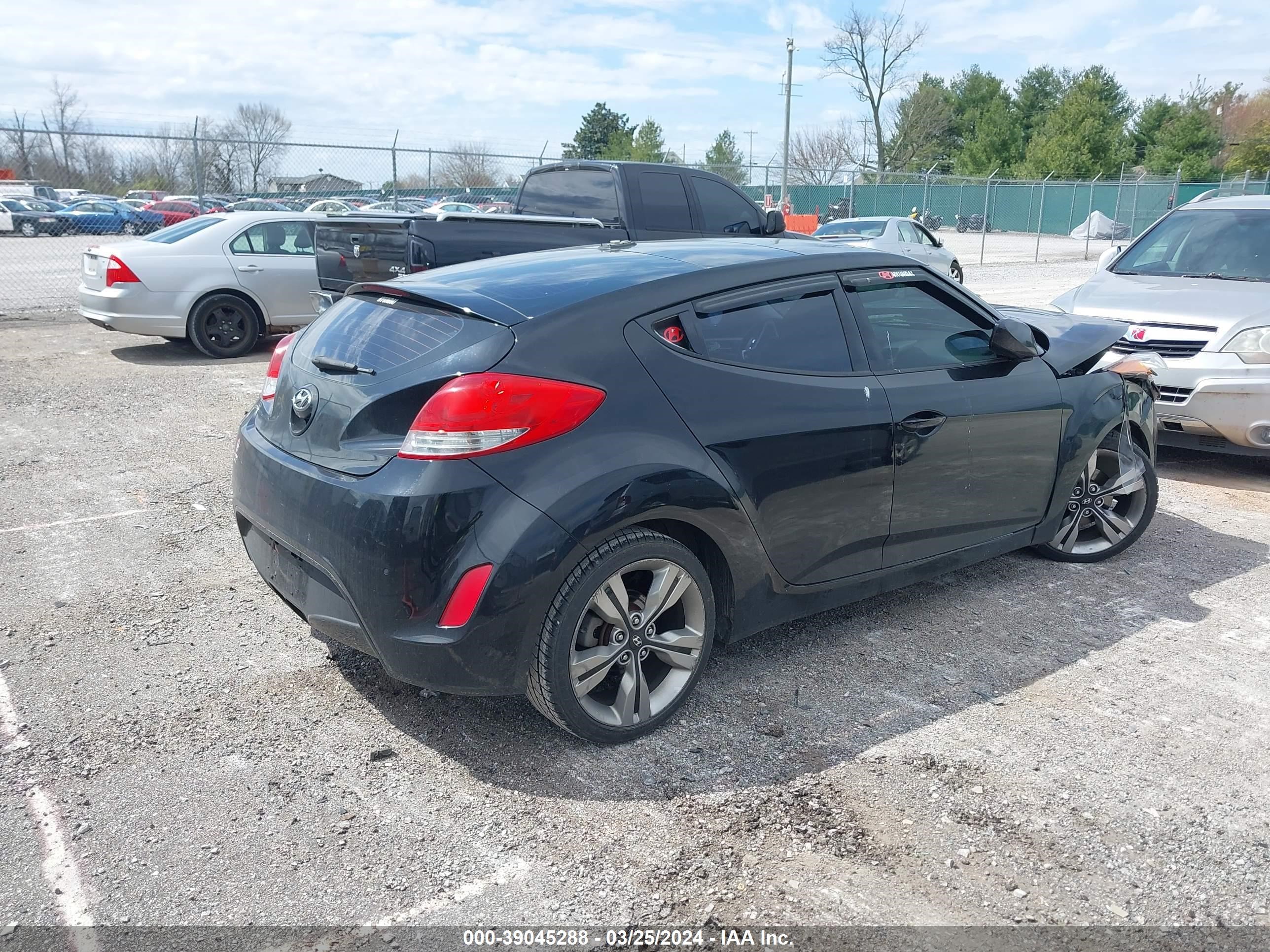 Photo 3 VIN: KMHTC6AD9CU030261 - HYUNDAI VELOSTER 