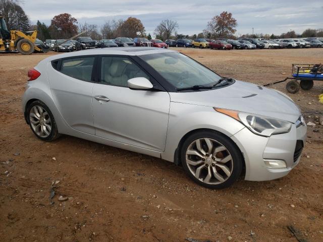 Photo 3 VIN: KMHTC6AD9CU052826 - HYUNDAI VELOSTER 