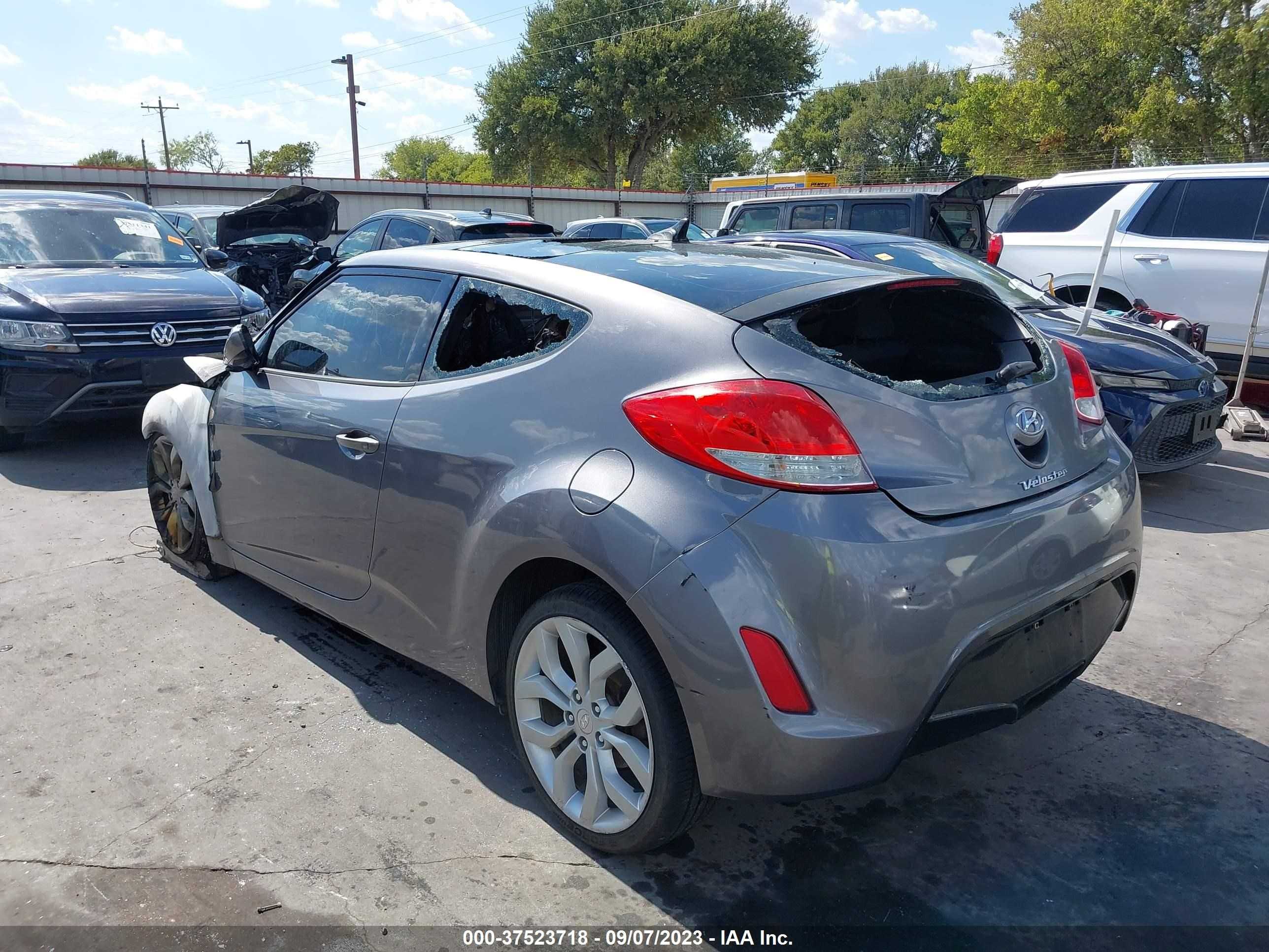 Photo 2 VIN: KMHTC6AD9CU078262 - HYUNDAI VELOSTER 