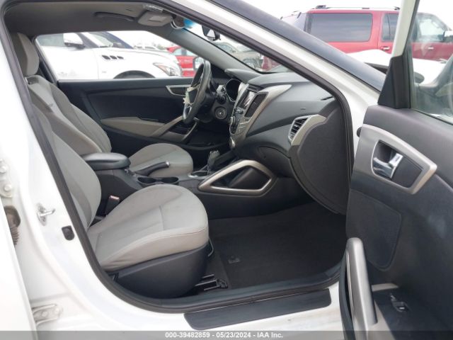 Photo 4 VIN: KMHTC6AD9DU117076 - HYUNDAI VELOSTER 