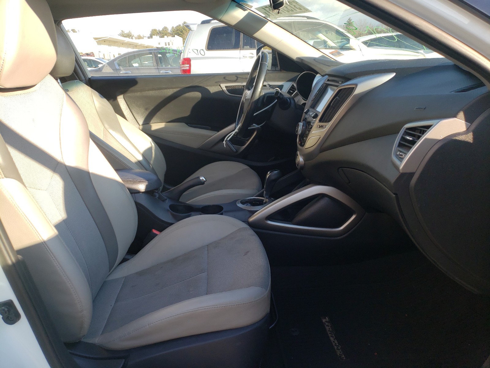 Photo 4 VIN: KMHTC6AD9DU172210 - HYUNDAI VELOSTER 