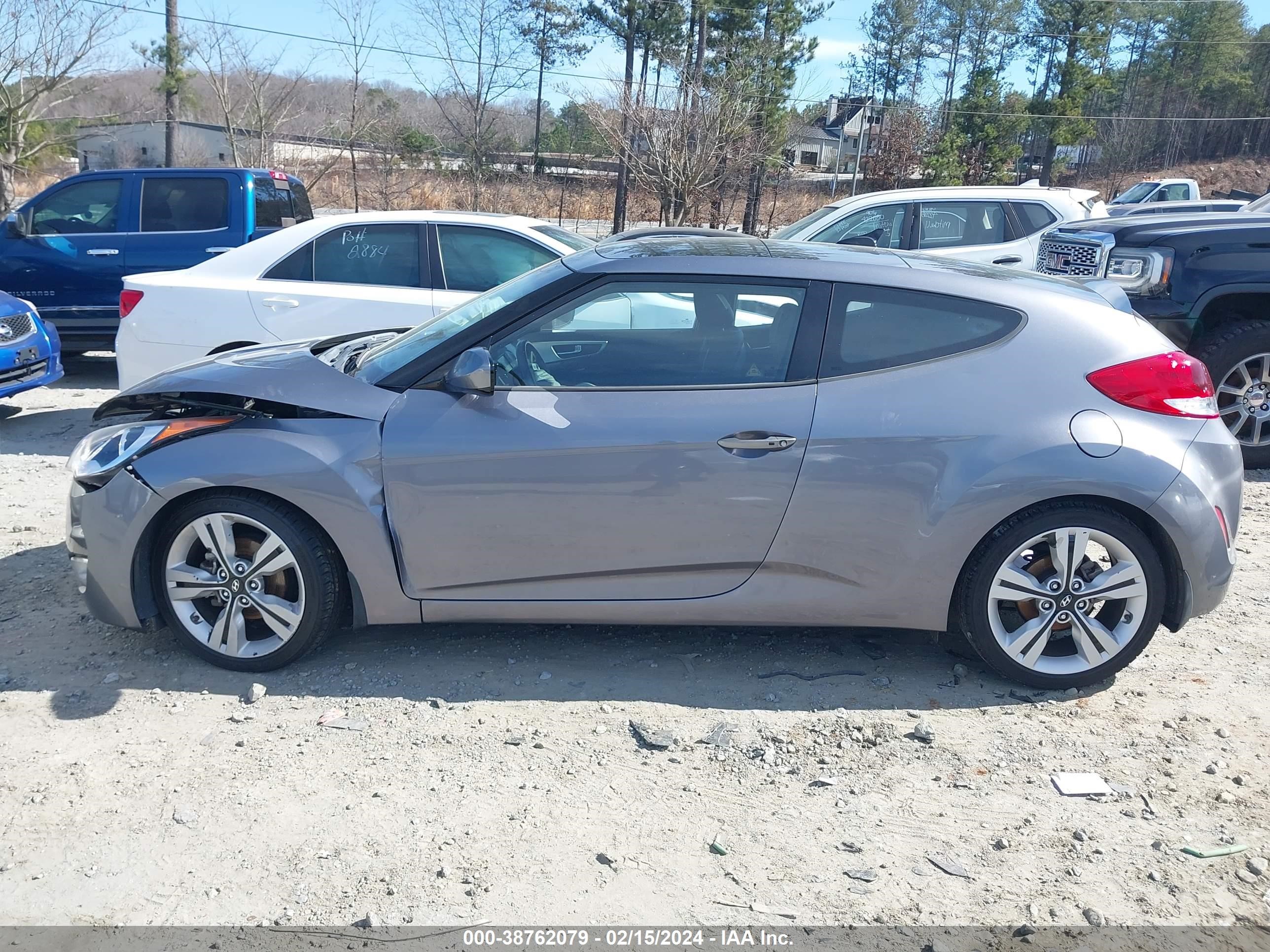 Photo 13 VIN: KMHTC6AD9GU263496 - HYUNDAI VELOSTER 