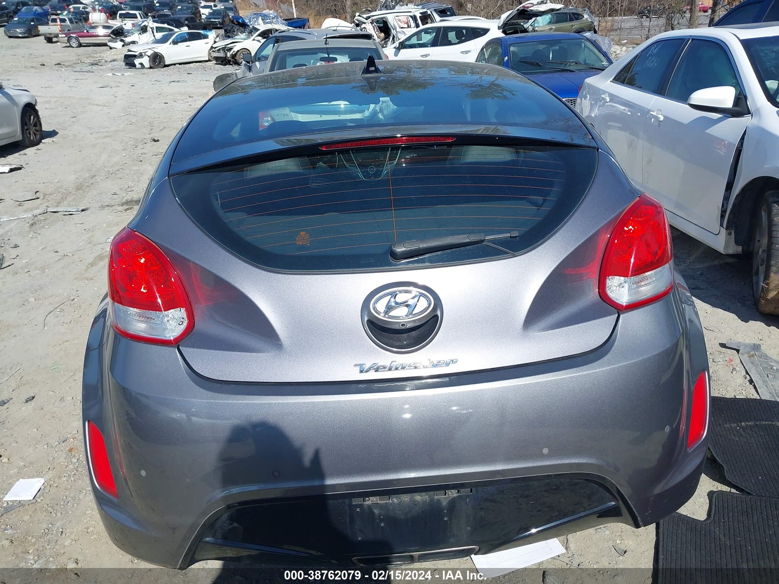 Photo 15 VIN: KMHTC6AD9GU263496 - HYUNDAI VELOSTER 